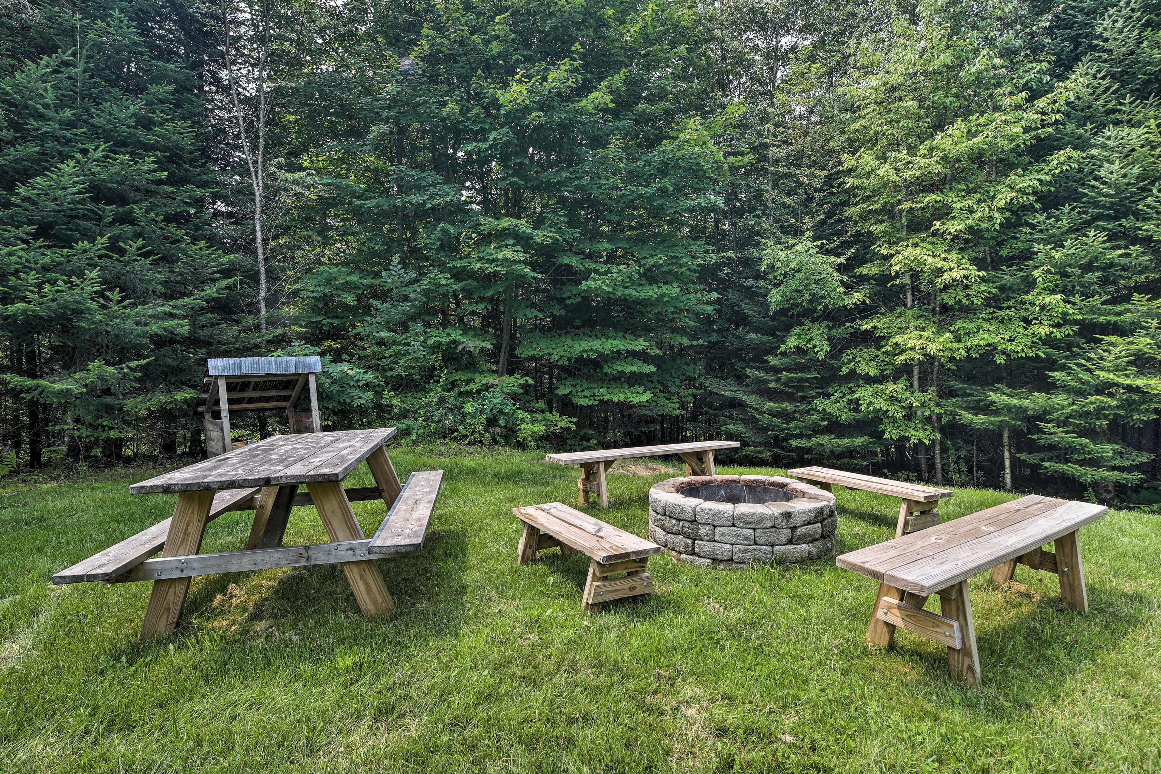 Exterior Space | Fire Pit | Picnic Table
