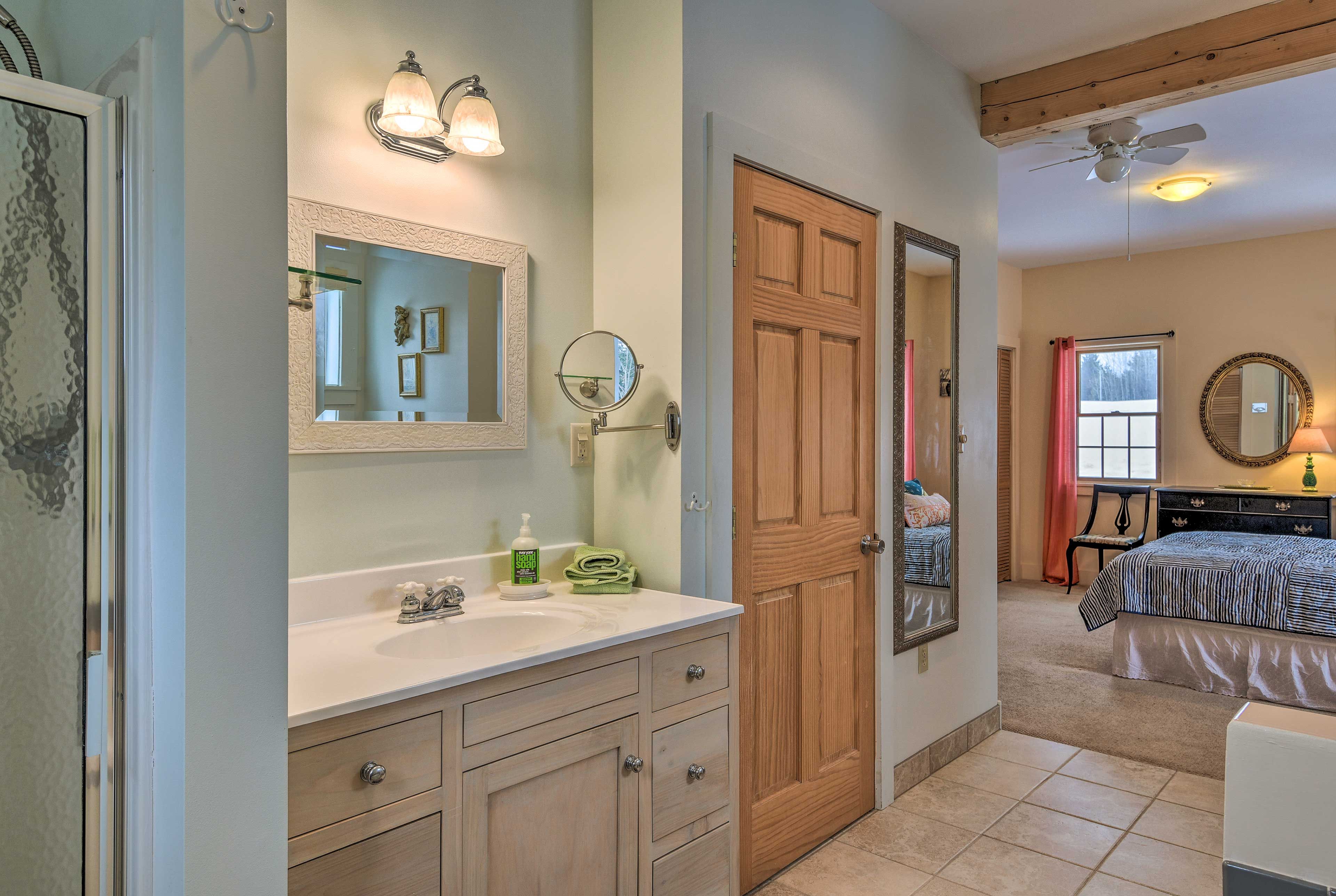 Full En-Suite Bathroom