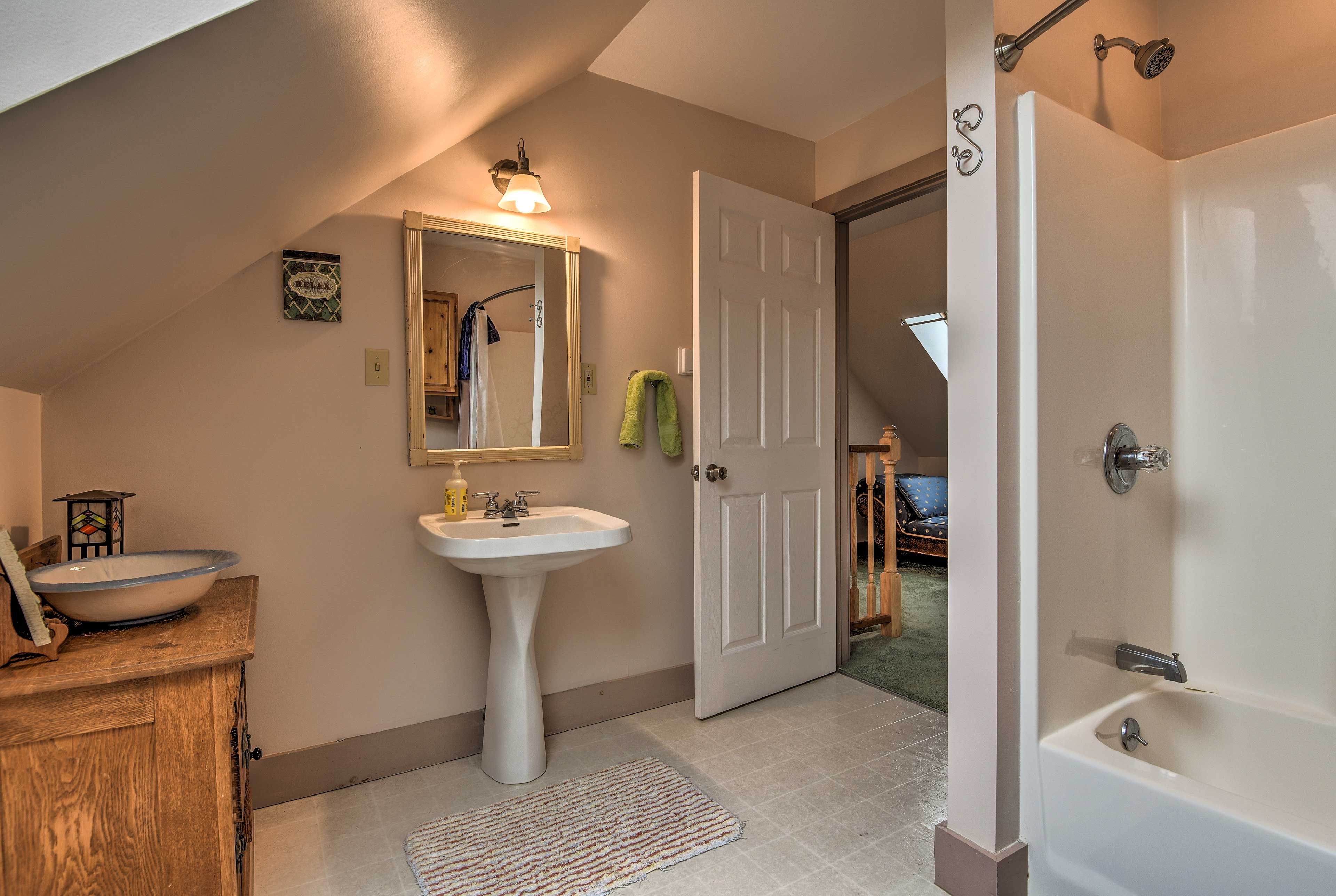 Full Bathroom