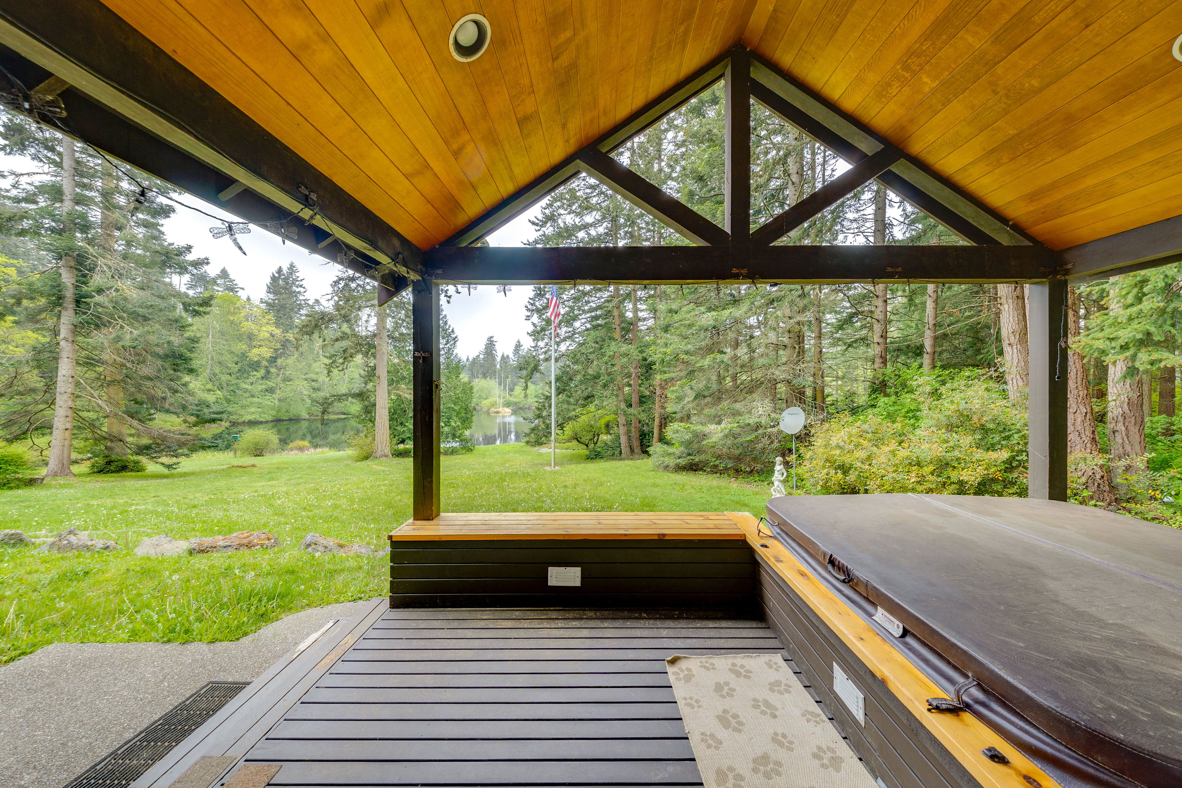 Deck | Hot Tub