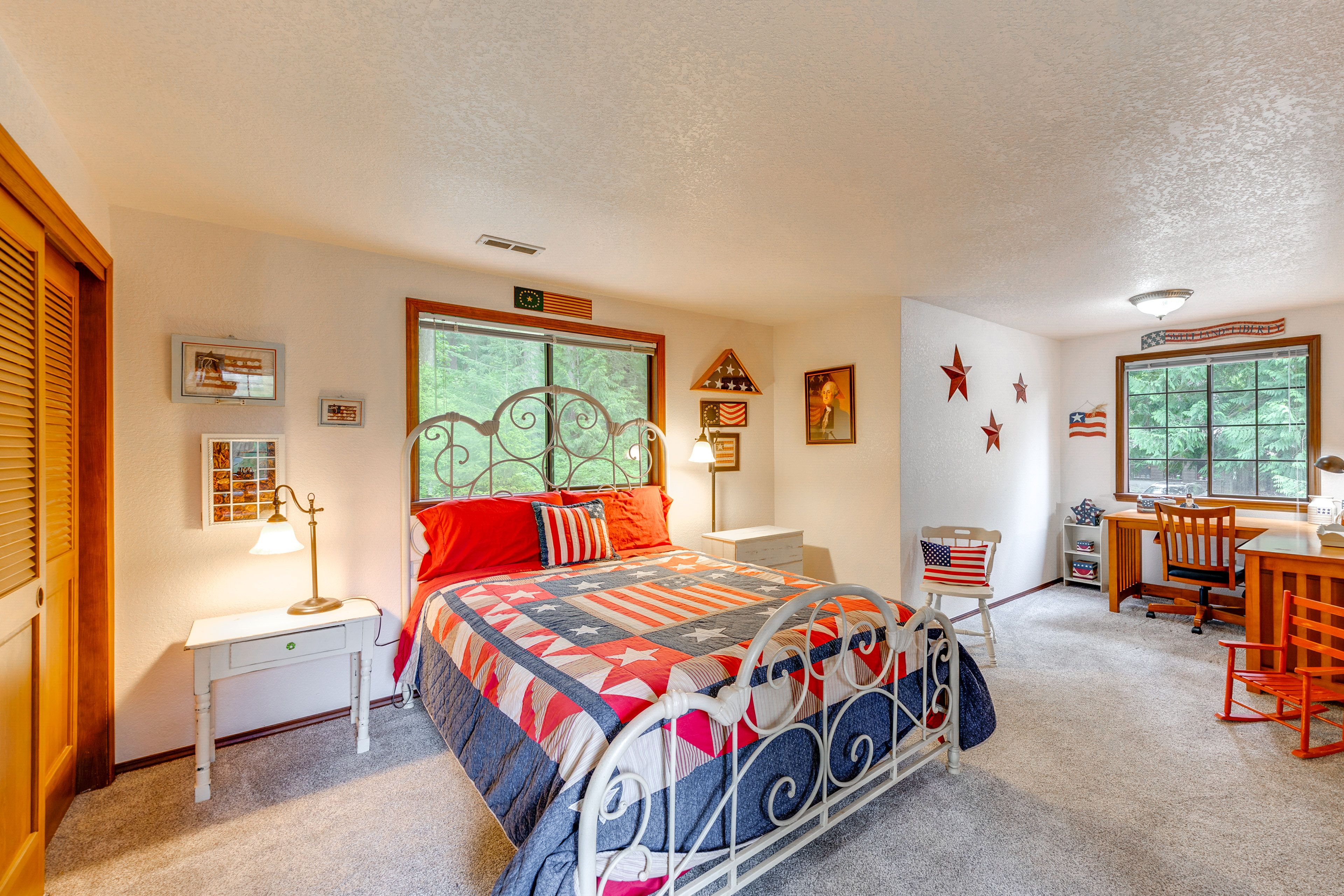 Bedroom 3 | Queen Bed
