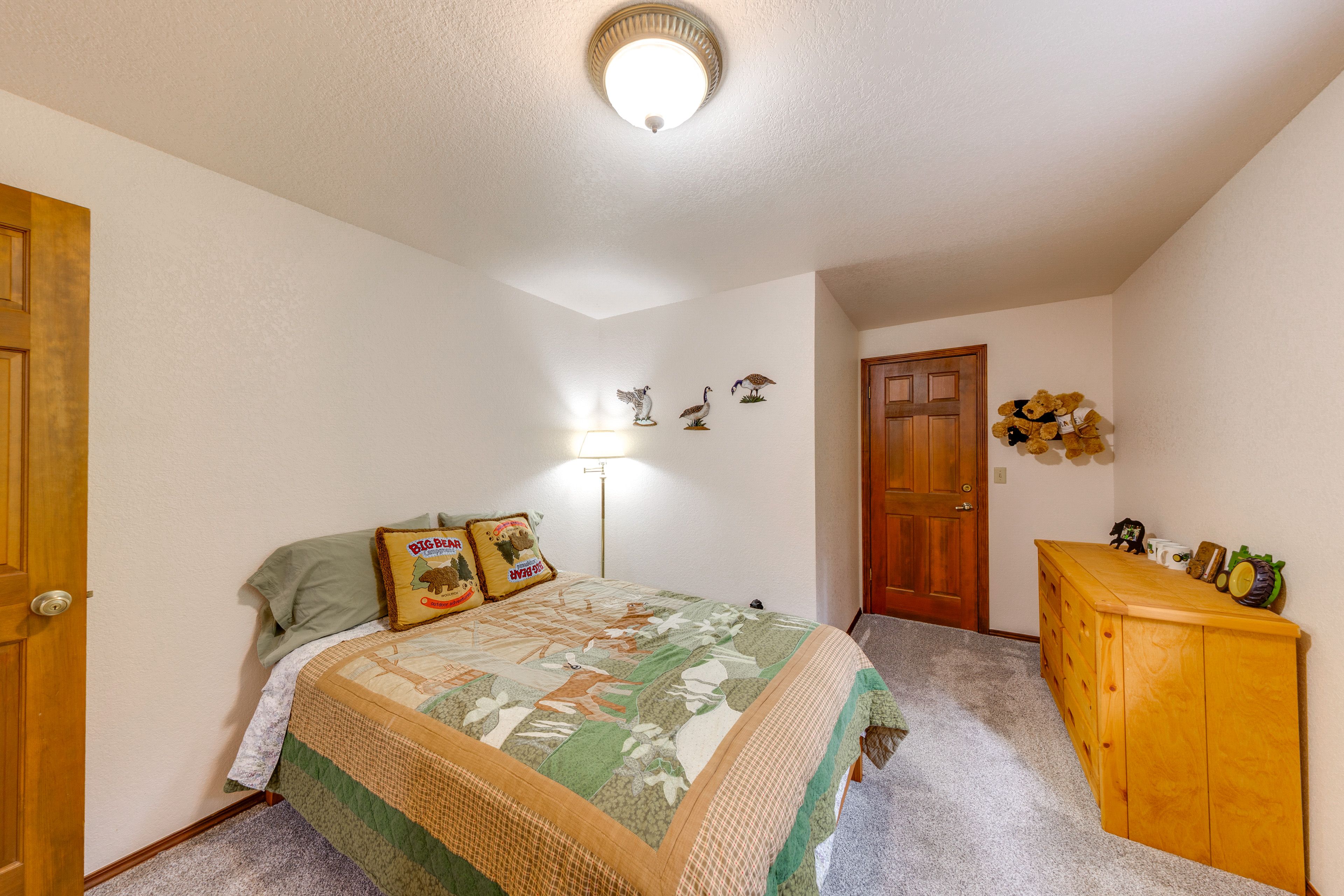 Bedroom 4 | Queen Bed