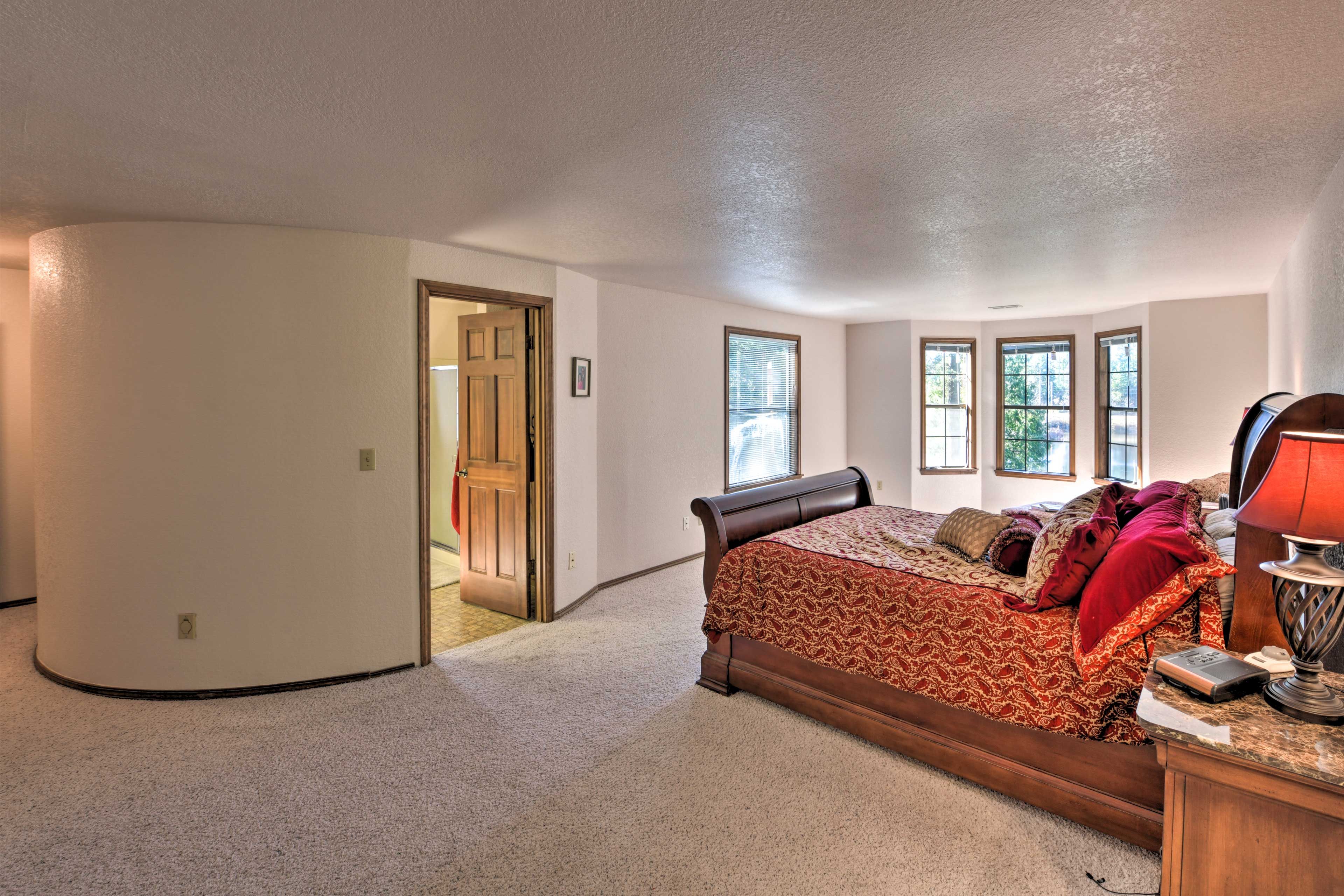 Bedroom 1 | Queen Bed | Linens Provided