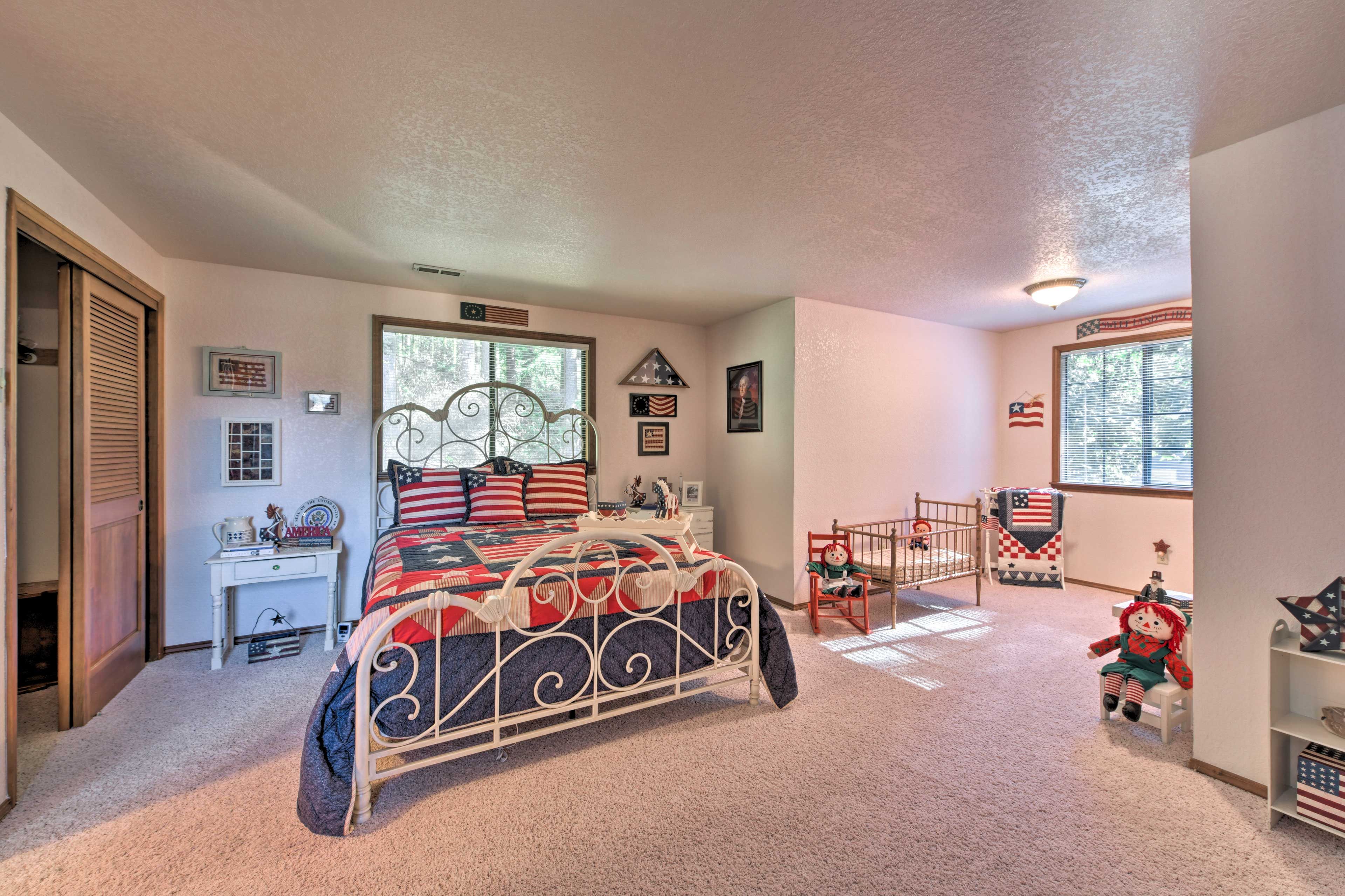 Bedroom 3 | Queen Bed