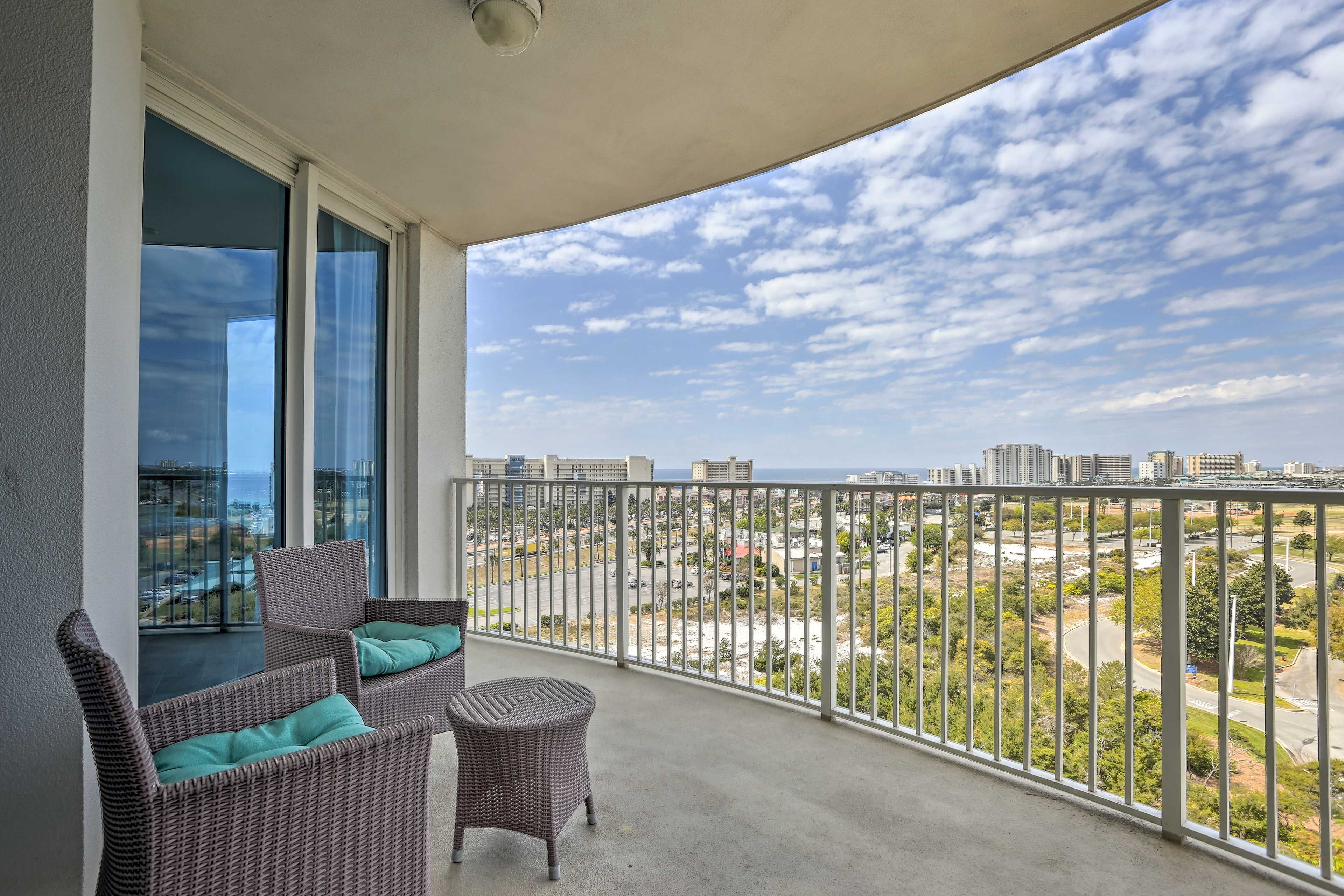 Enjoy afternoon cocktails on the balcony with your crew of 6!