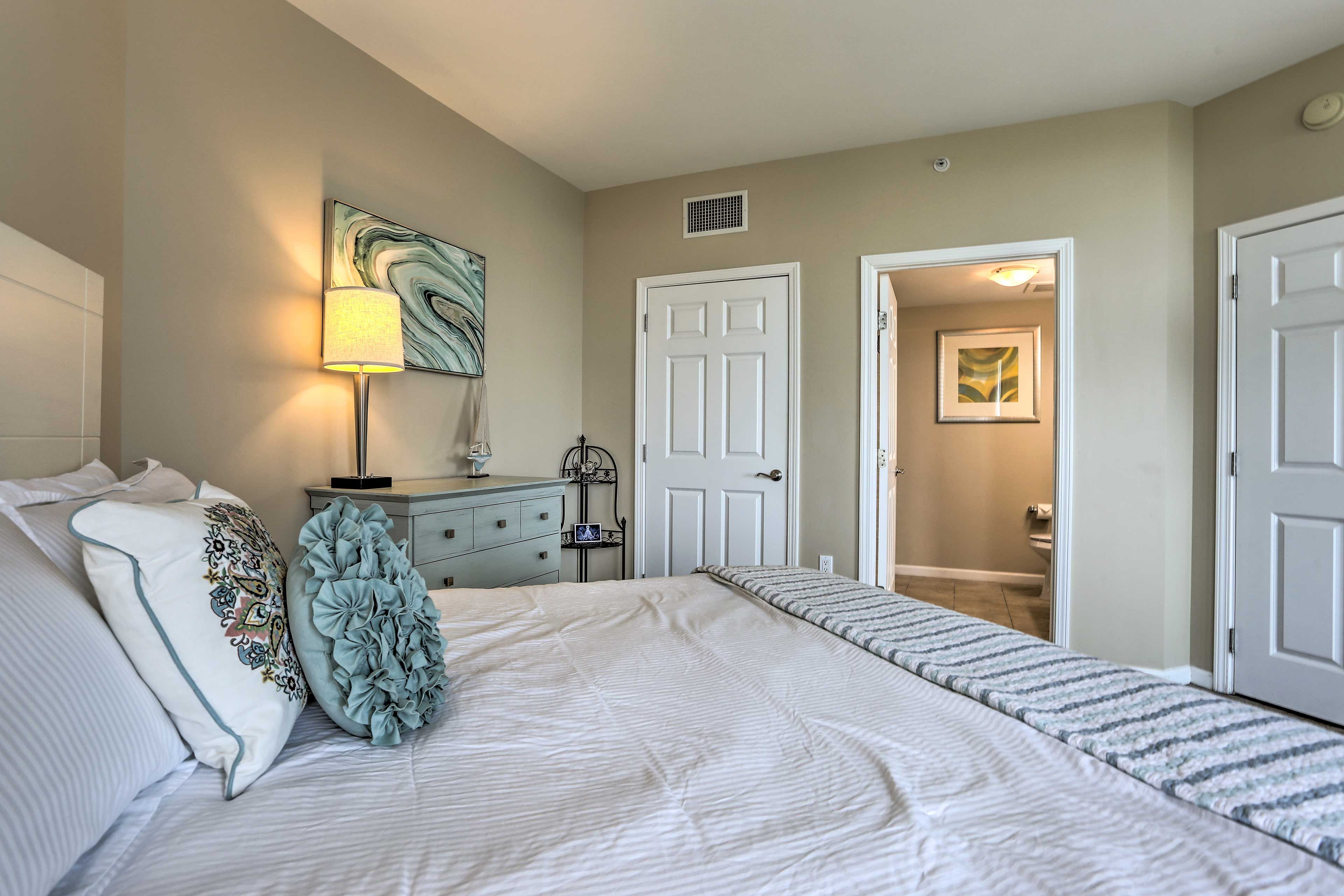 Enjoy added privacy with this en-suite bathroom.