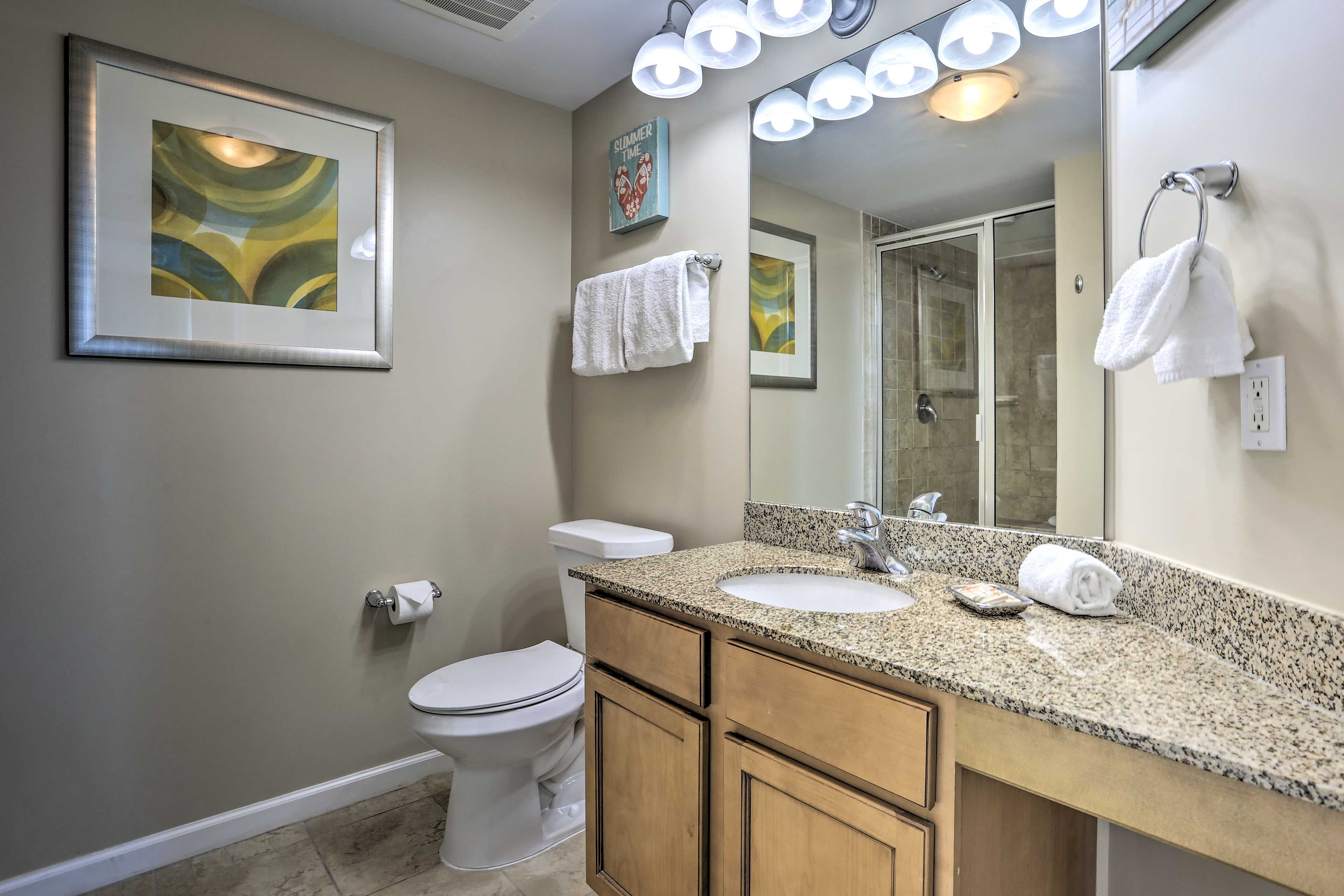 Freshen up in this full en-suite bathroom.