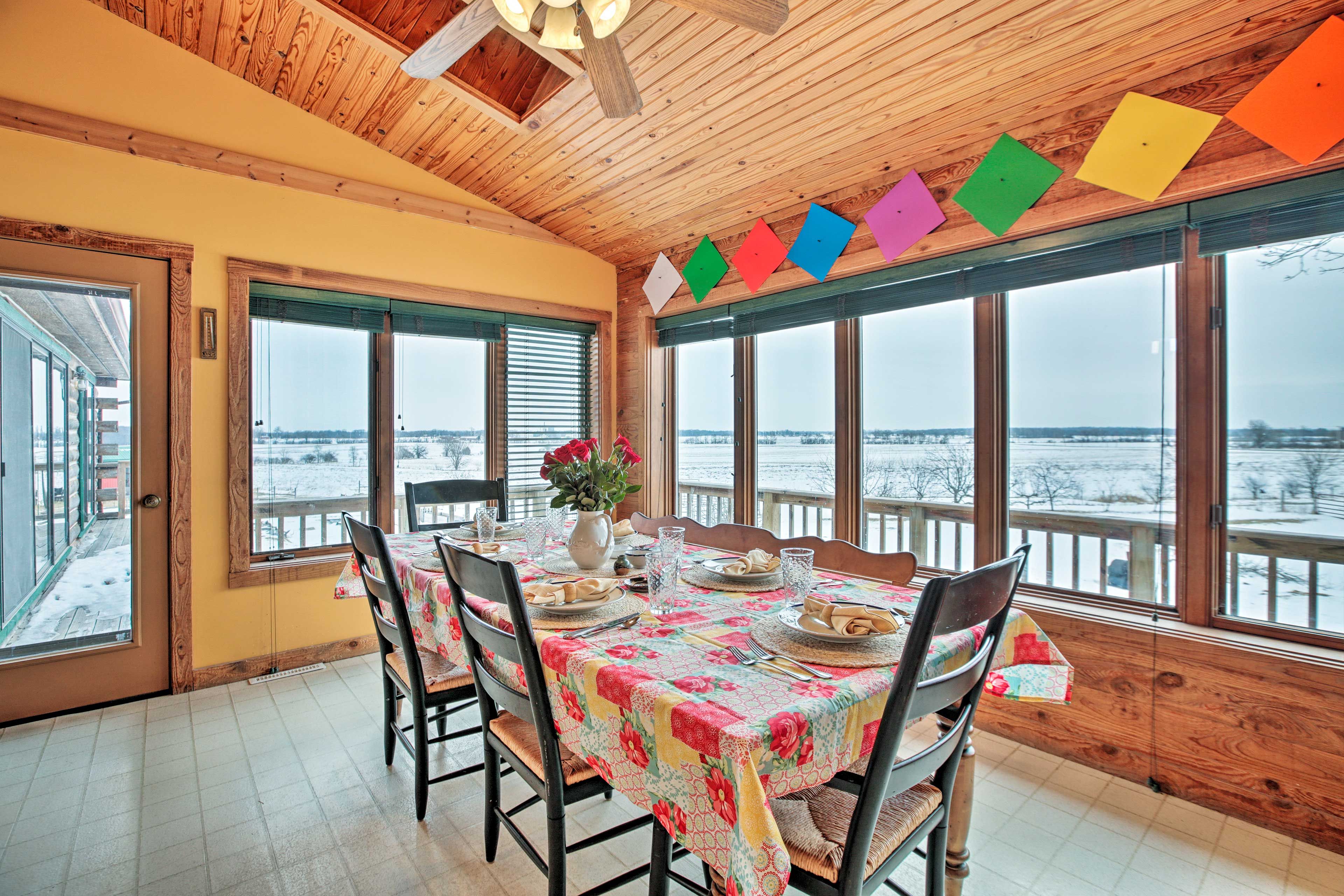 Dining Area | Seating for 6