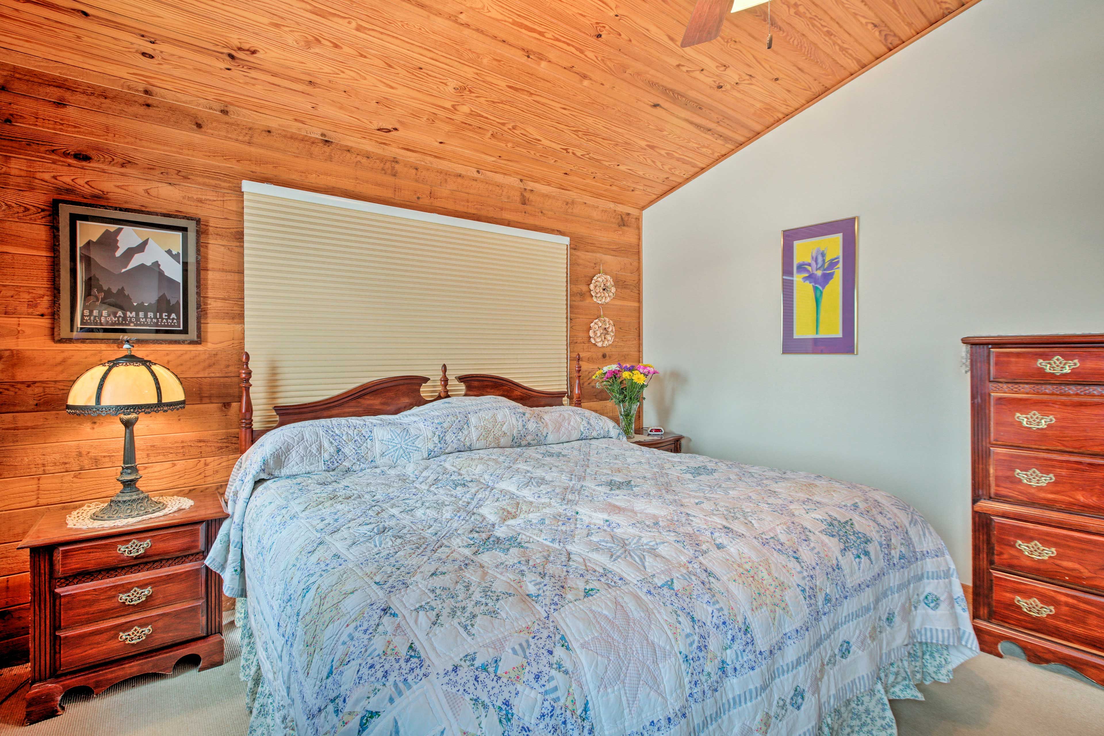 Bedroom 2 | Queen Bed