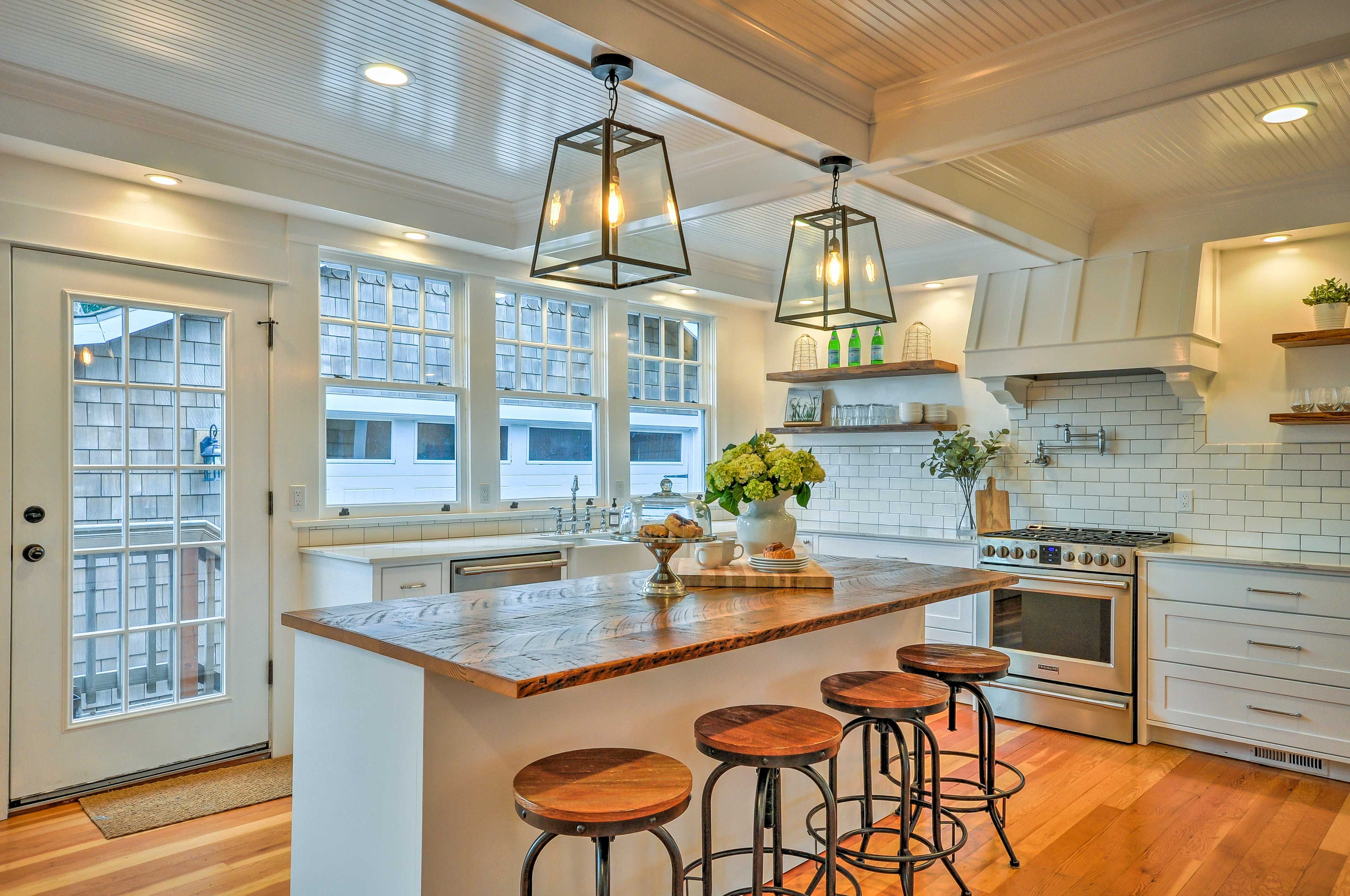 Enjoy a chef's kitchen, 5 bedrooms, 2 bathrooms, and much more!