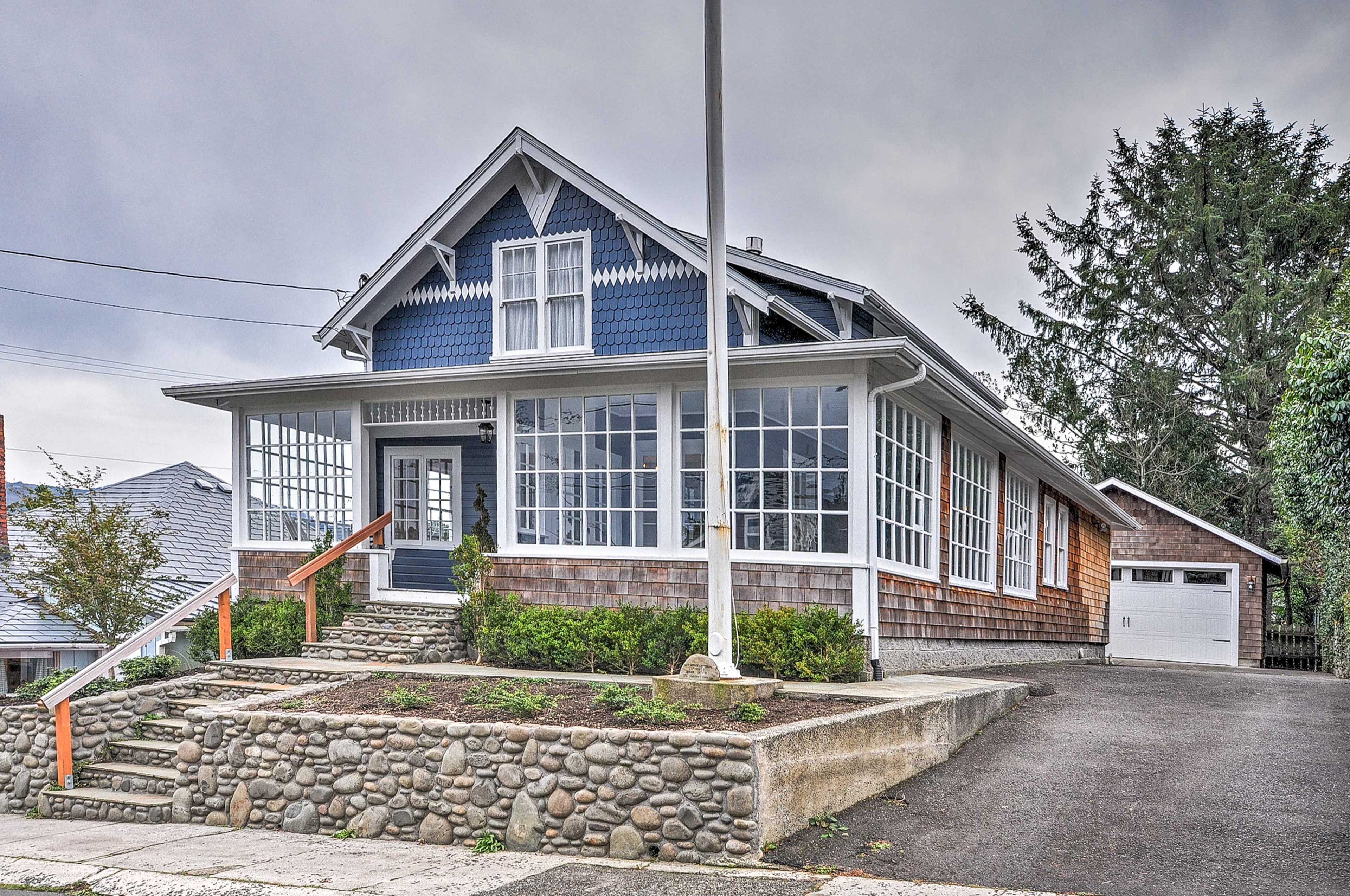 Up to 4 cars can park in the driveway.