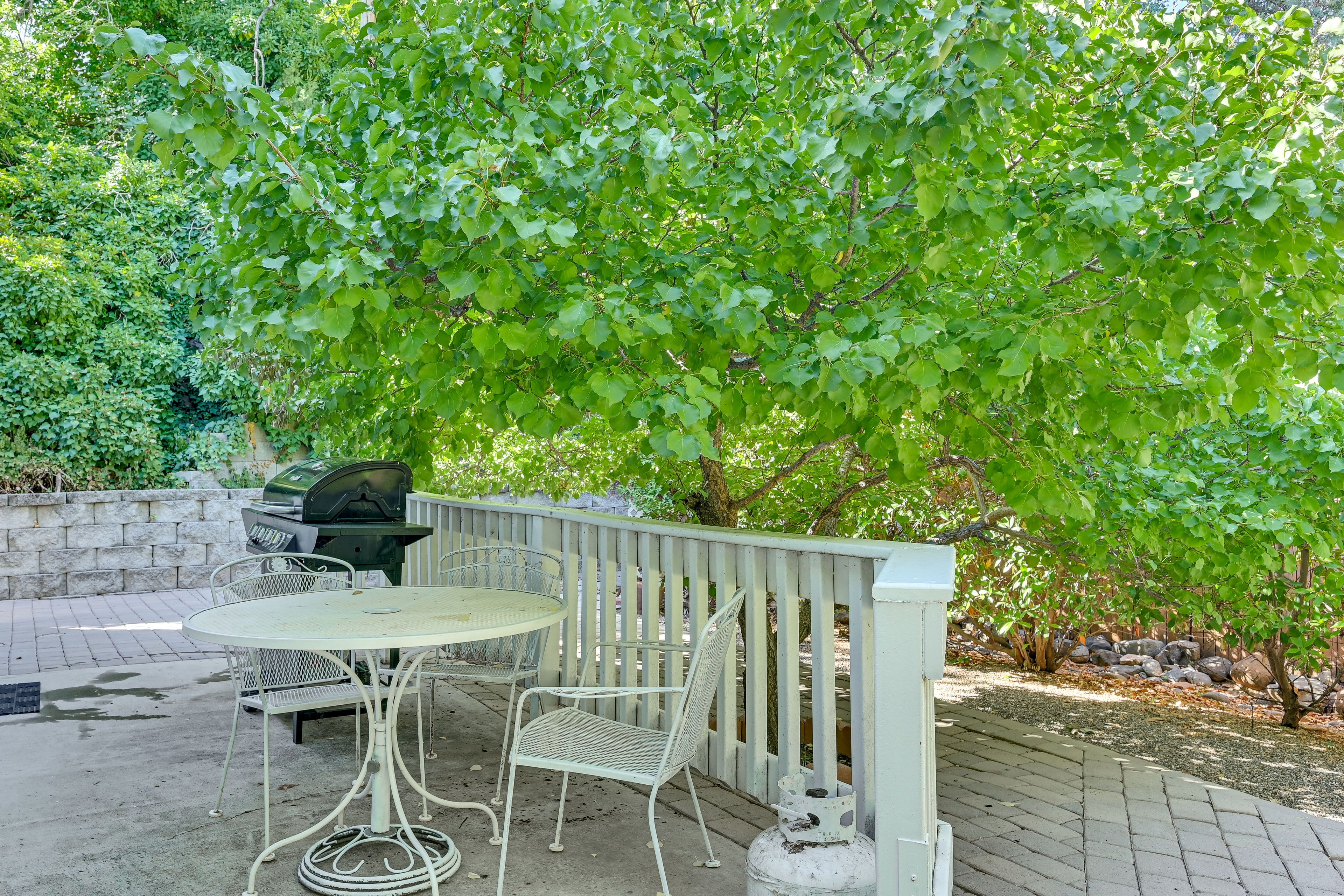 Side Patio | Outdoor Dining | Gas Grill