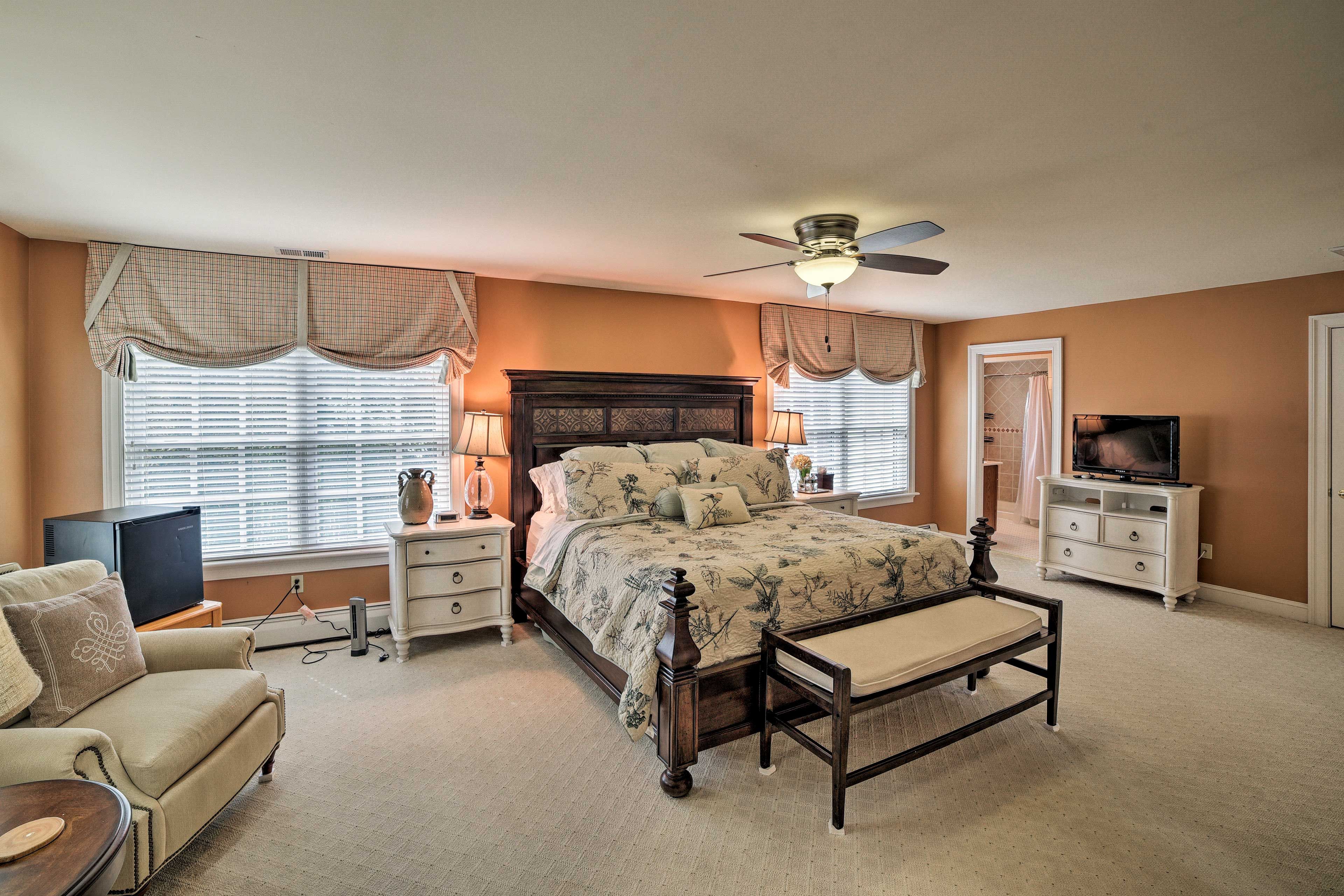 Bedroom 2 | King Bed | Mini-Fridge