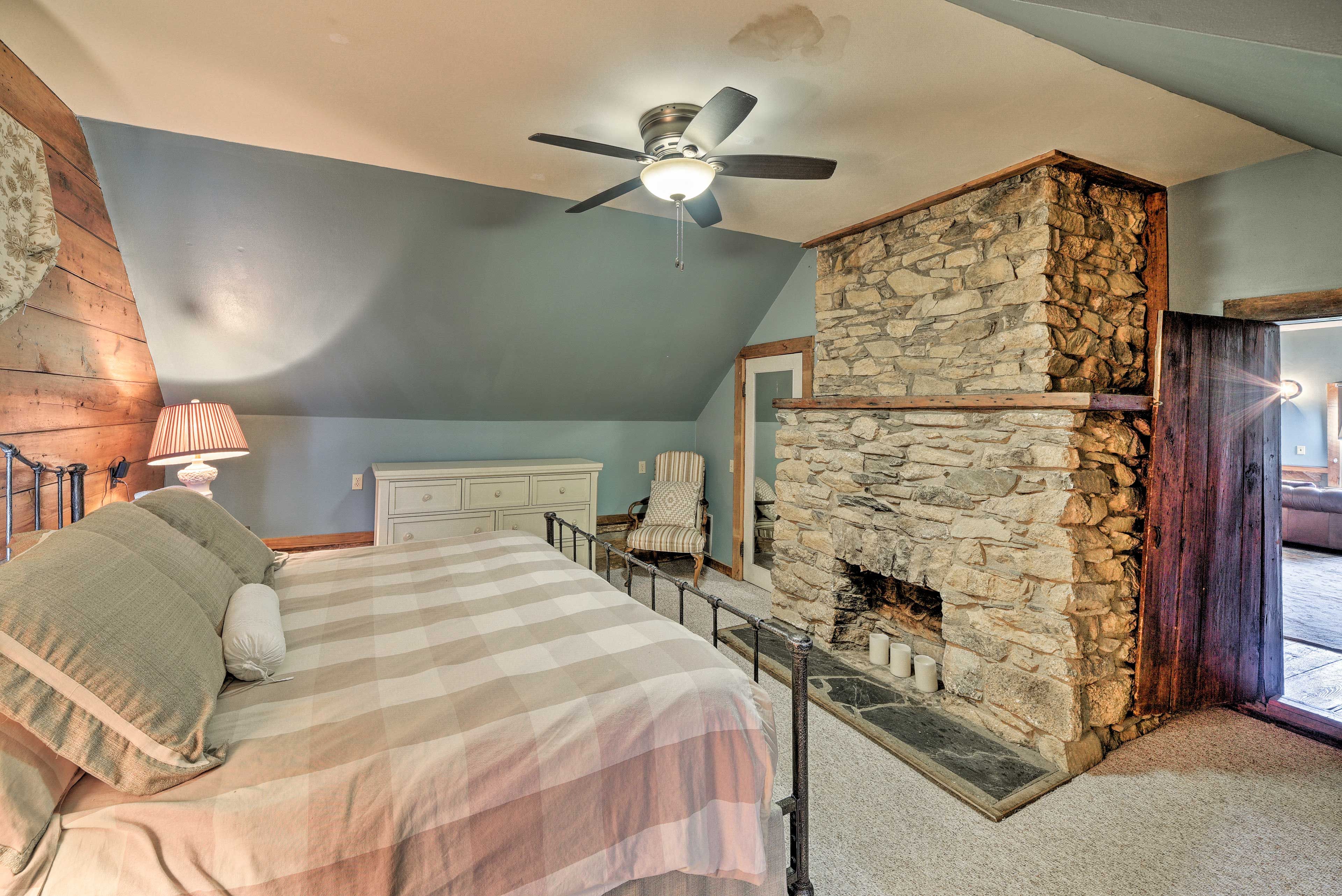 Bedroom 5 | King Bed
