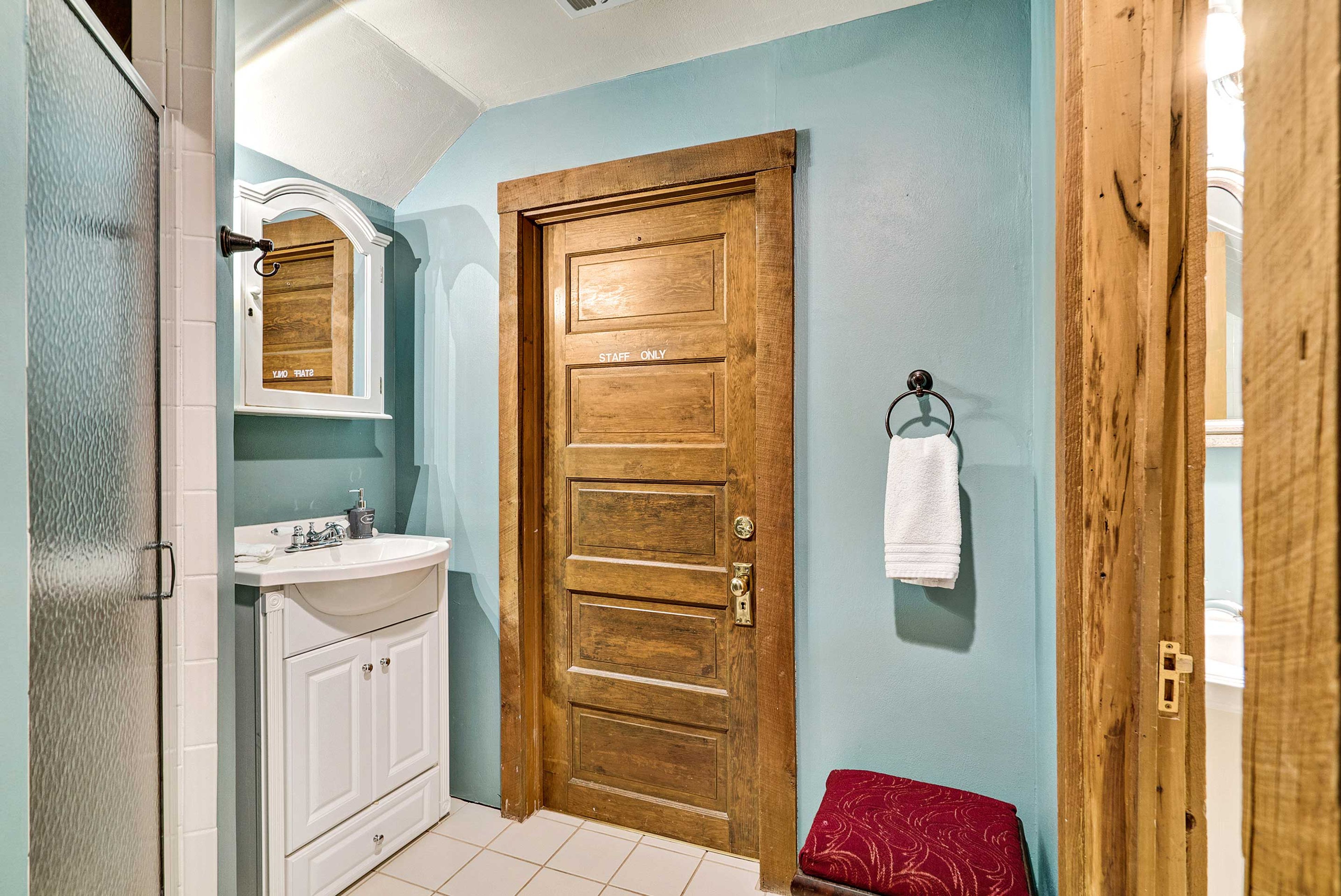 Full Bathroom
