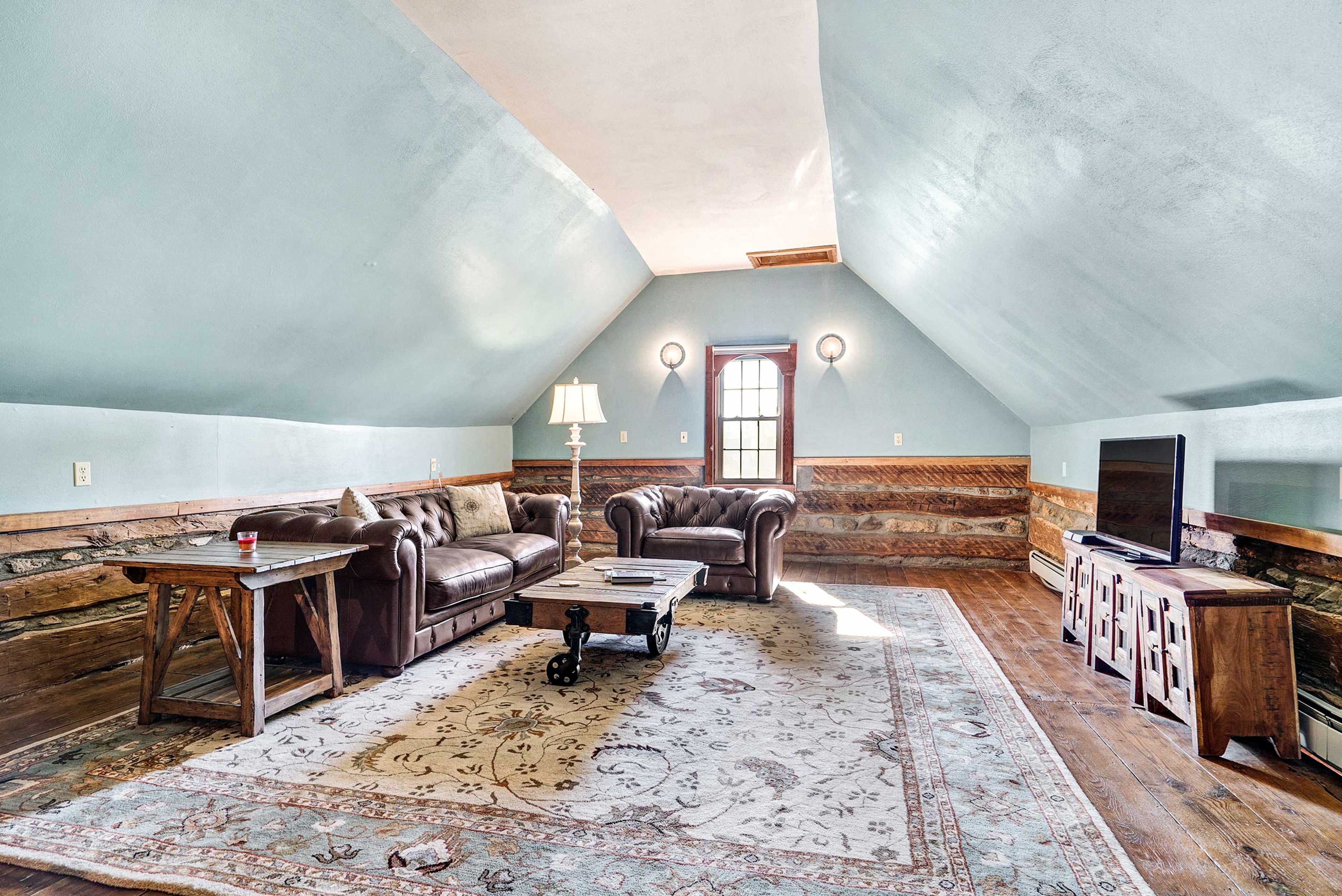 Loft Living Area | Flat-Screen TV w/ Chromecast & USB Ports