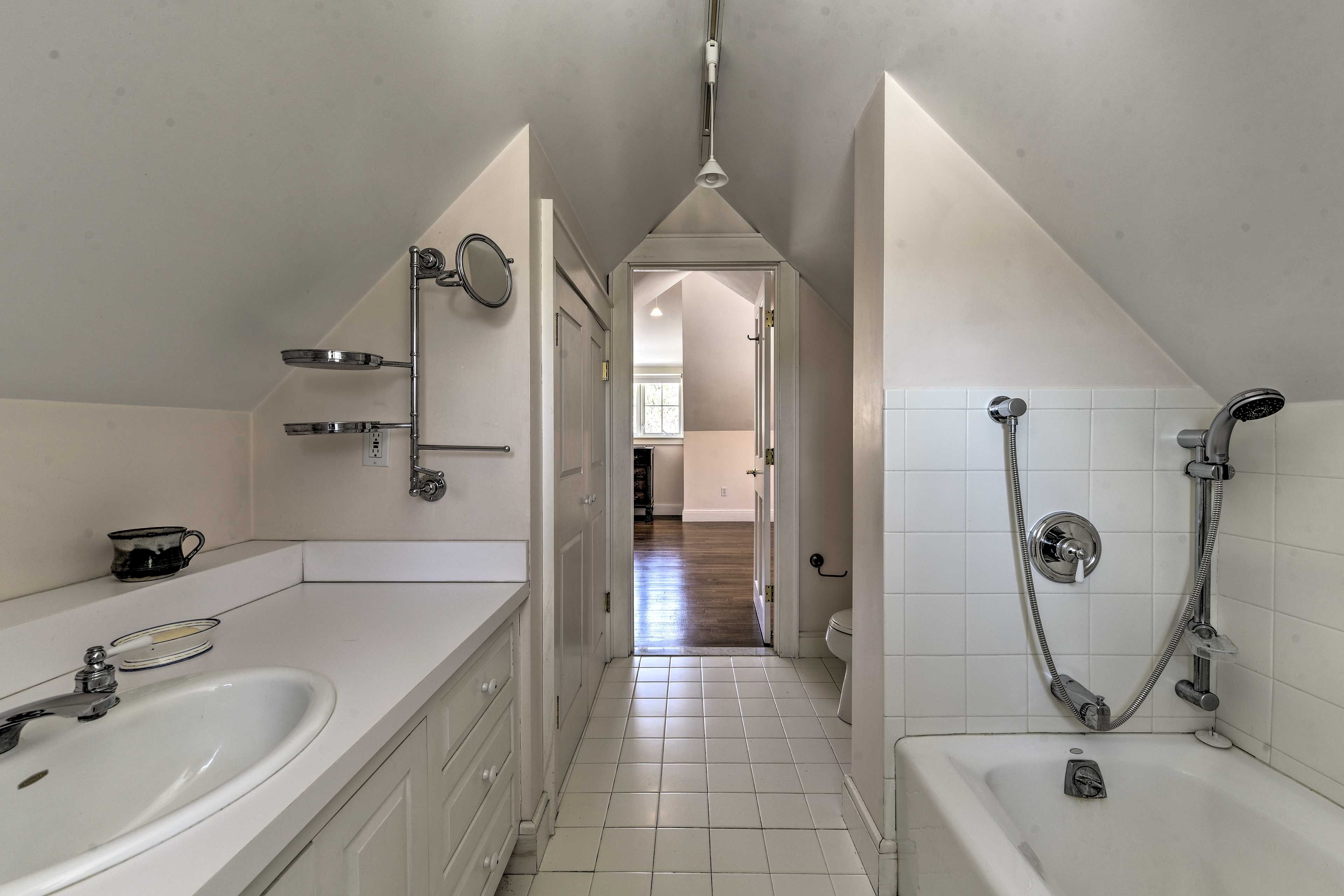 En-Suite Bathroom | 2nd Floor