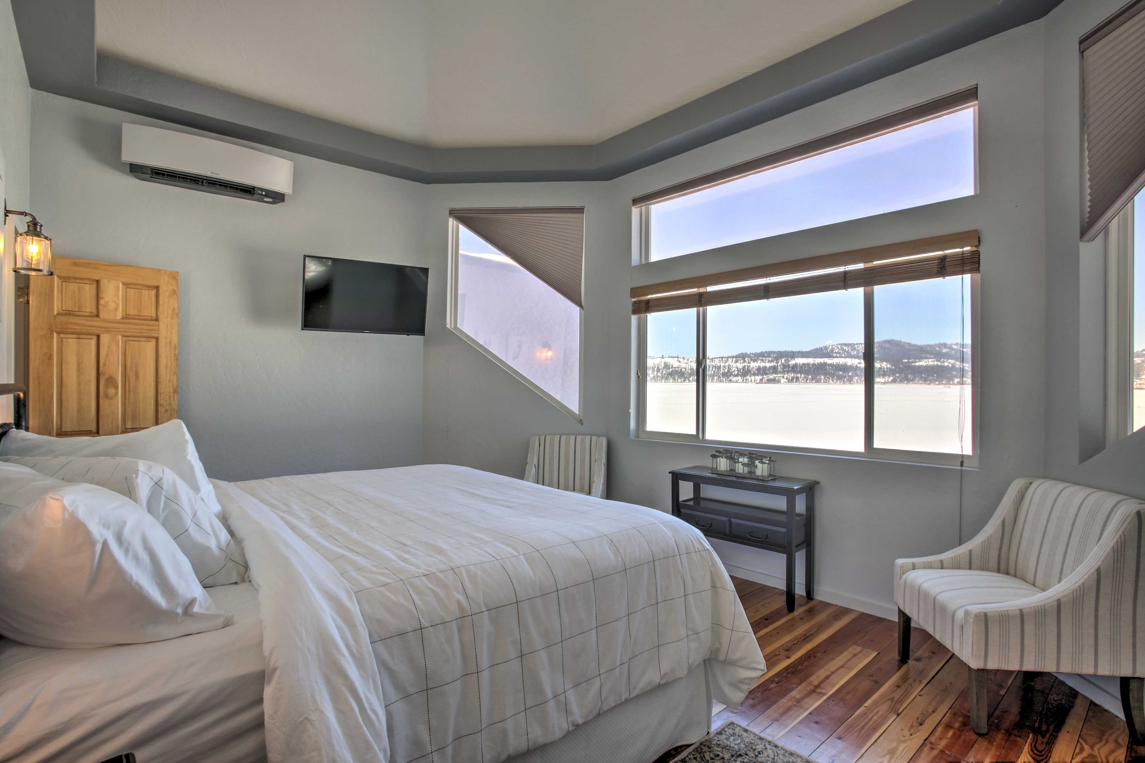 Bedroom 1 | King Bed | Linens Provided