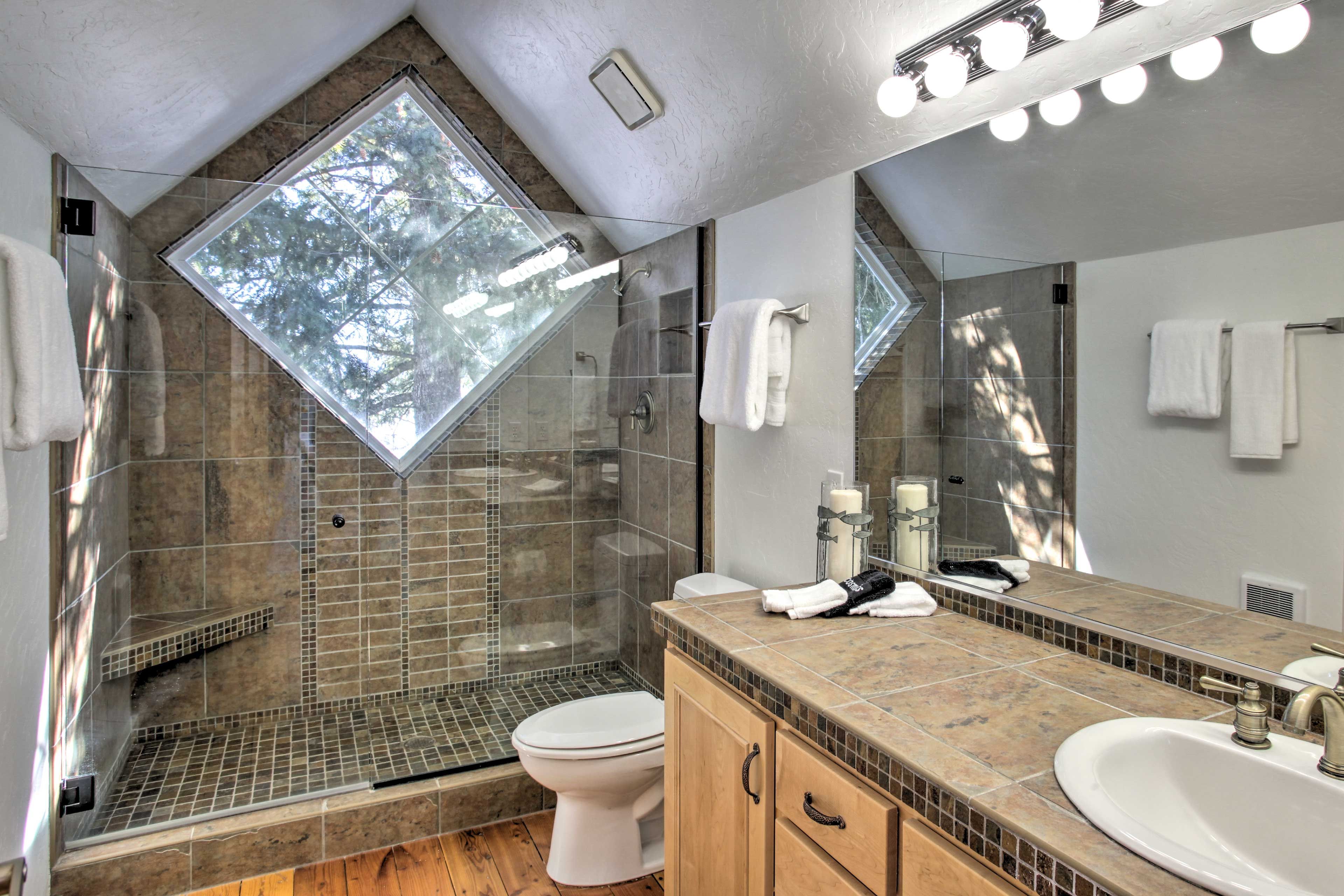 En-Suite Bathroom | Towels Provided