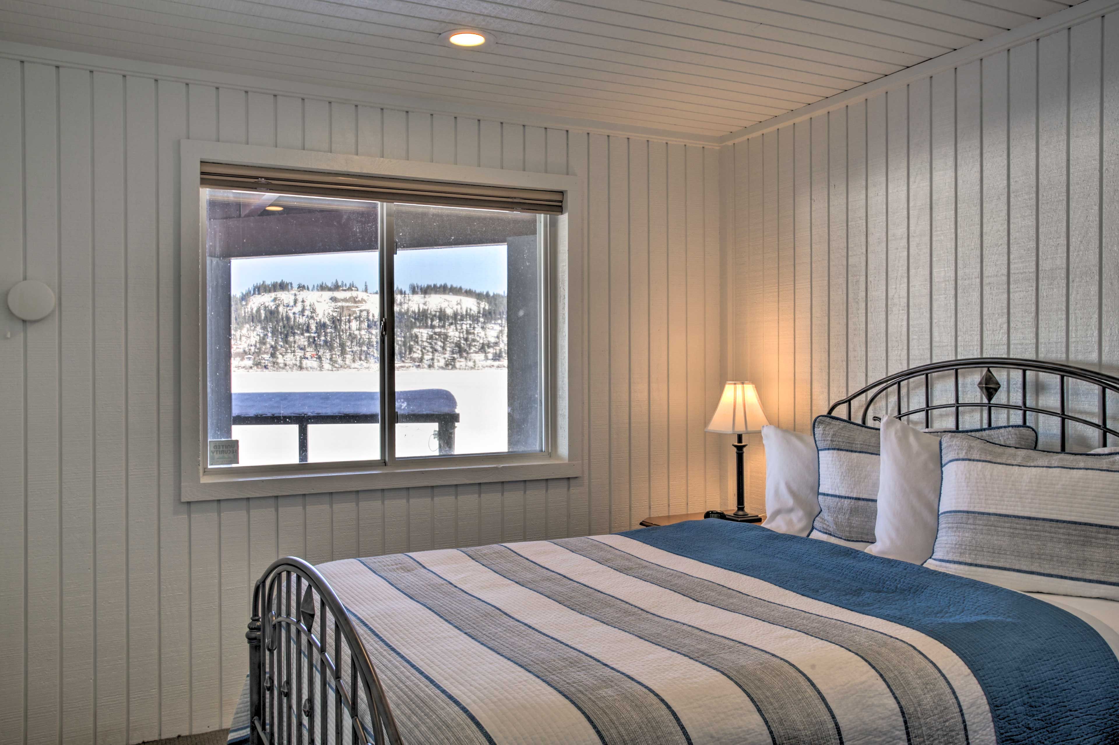 Bedroom 2 | Queen Bed