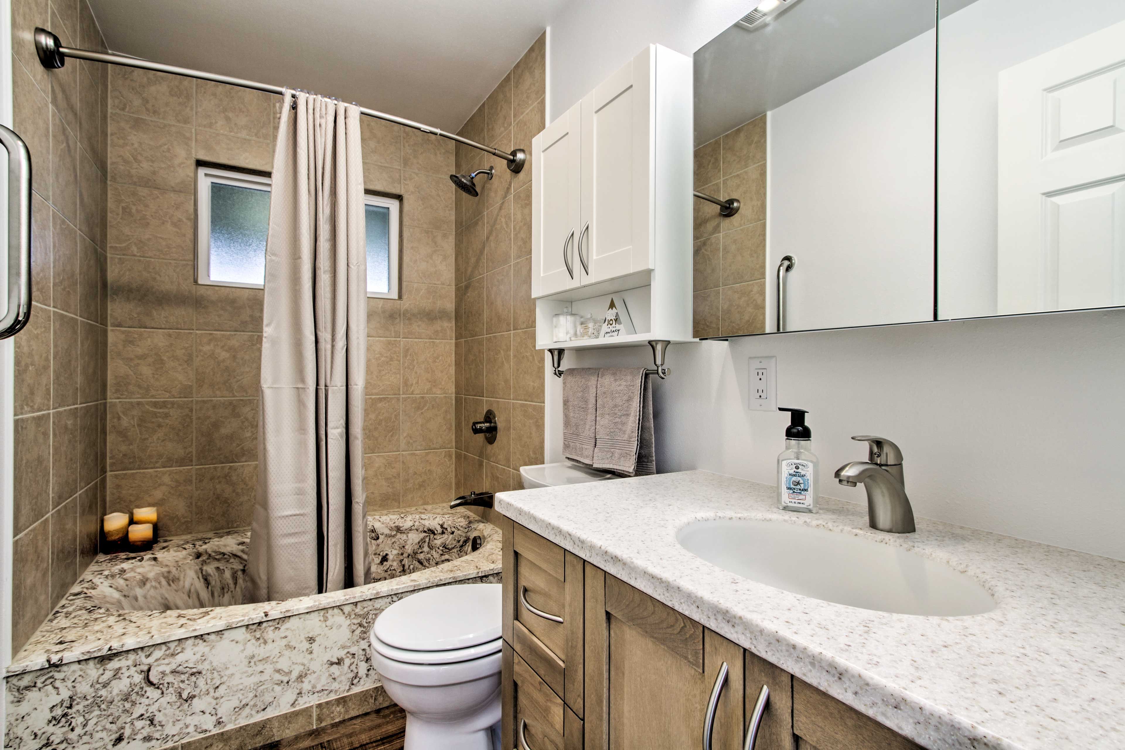 Full Bathroom | Towels & Linens Provided