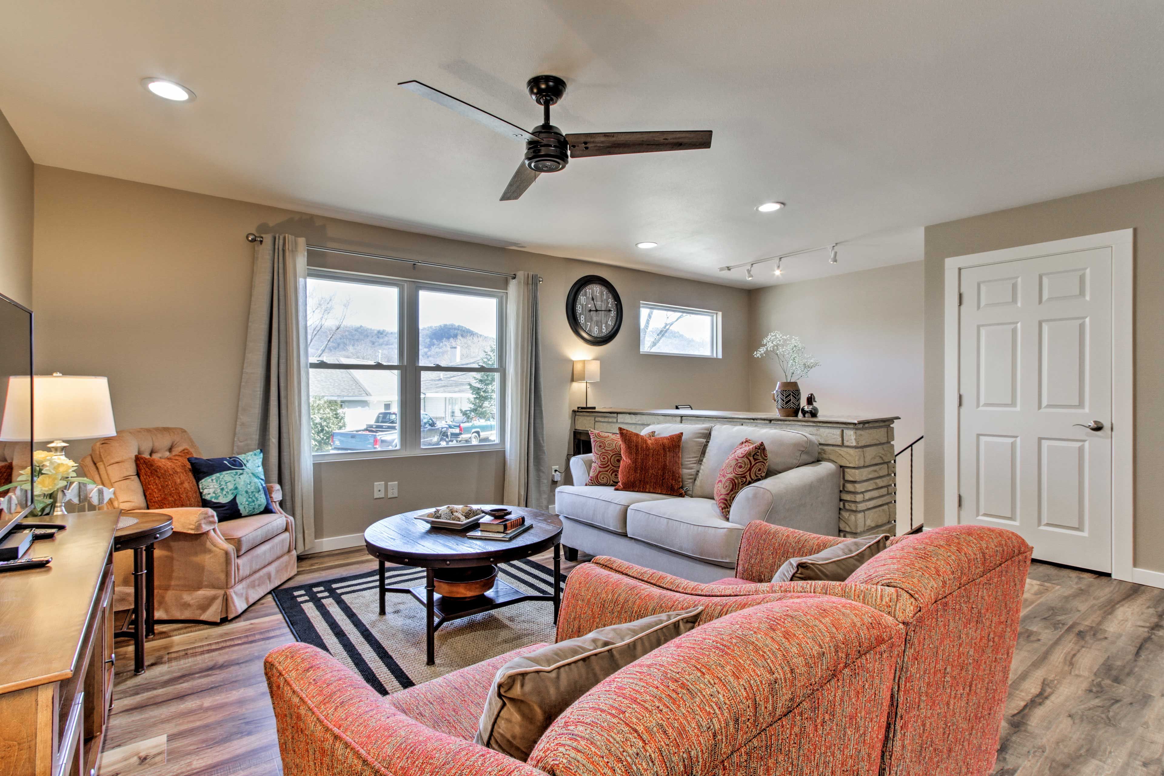 Upstairs Living Room | Smart TV