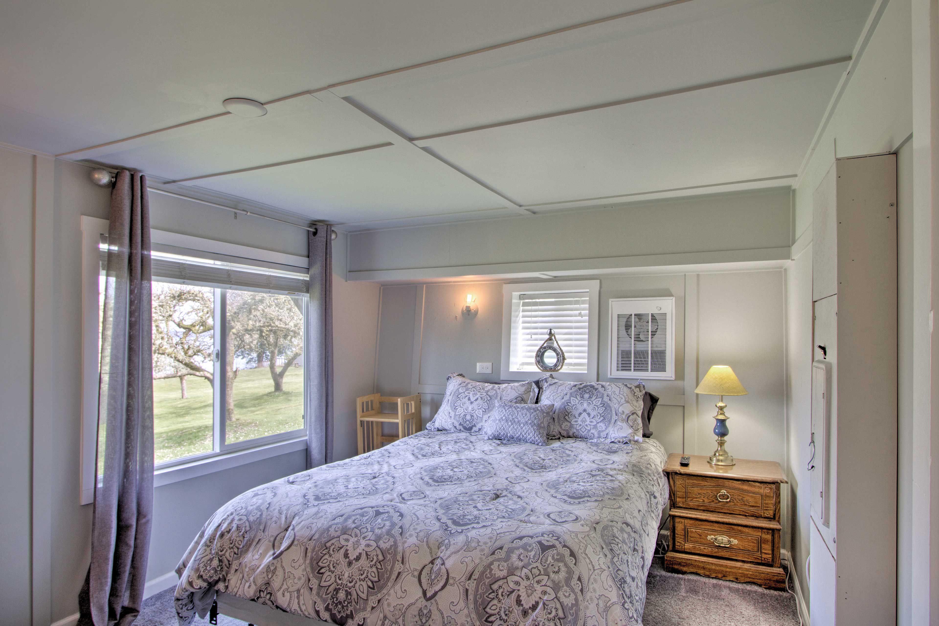 Bedroom 2 | Queen Bed