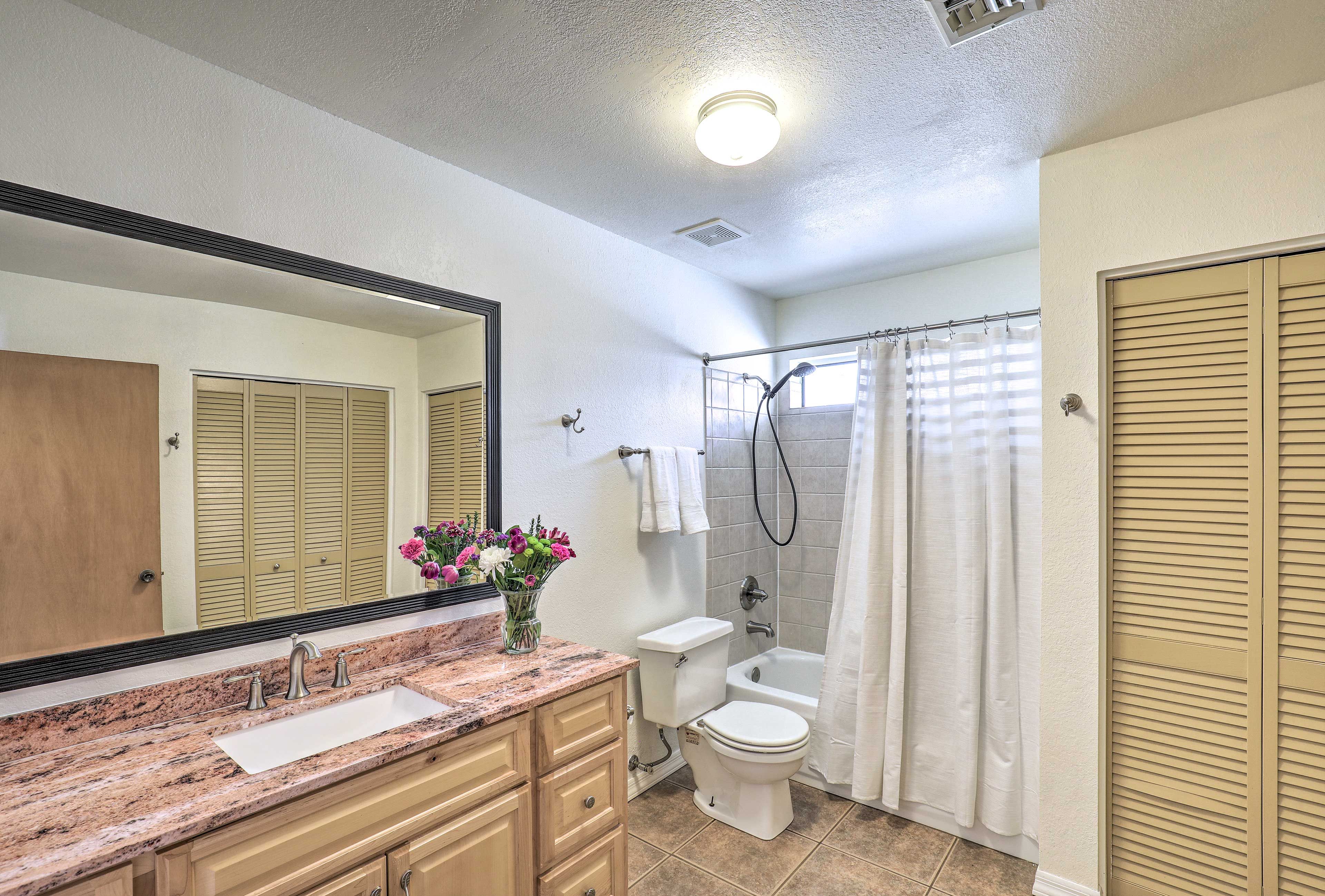 Full Bathroom | Linens & Towels