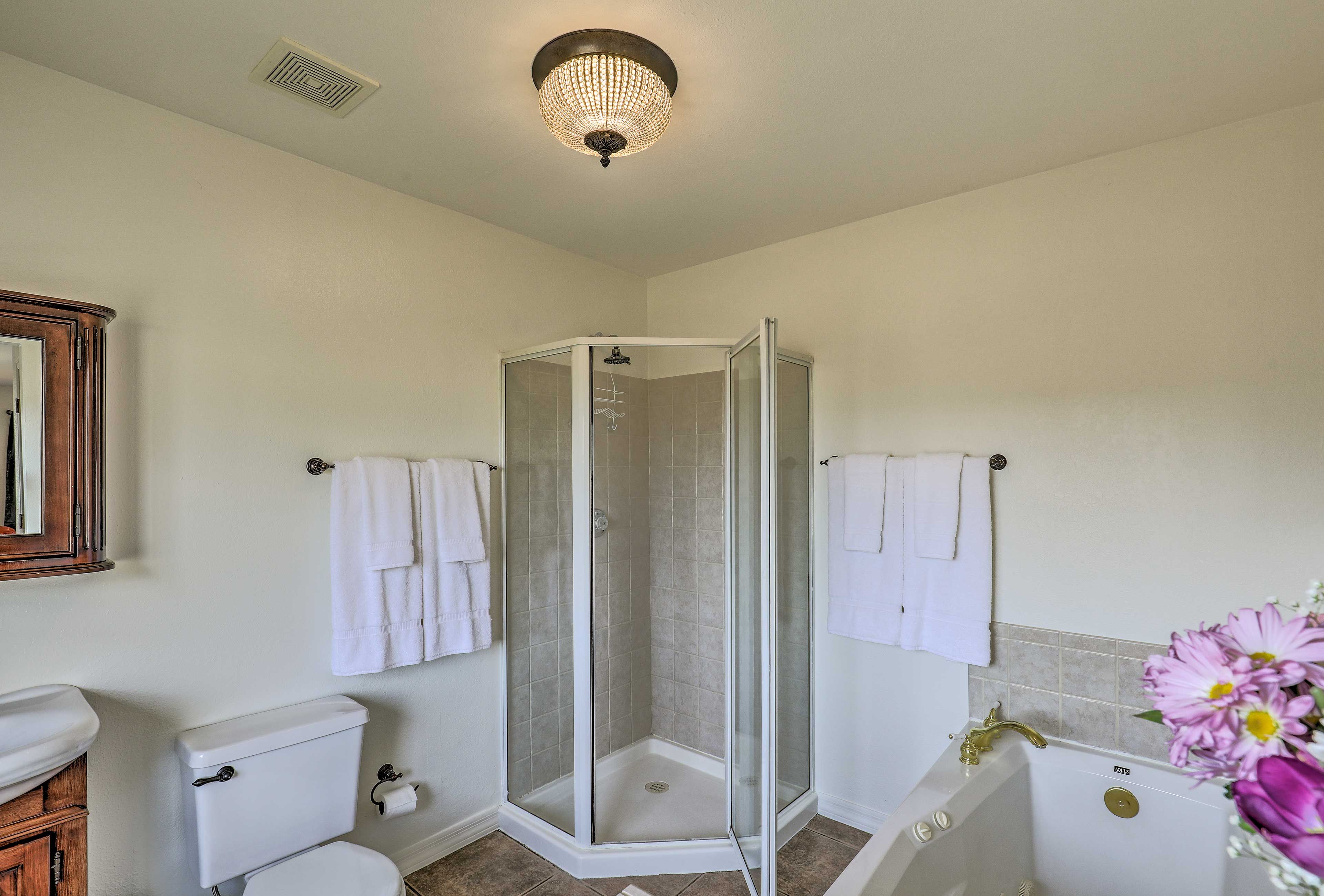 Full Bathroom | Complimentary Toiletries | Hair Dryer