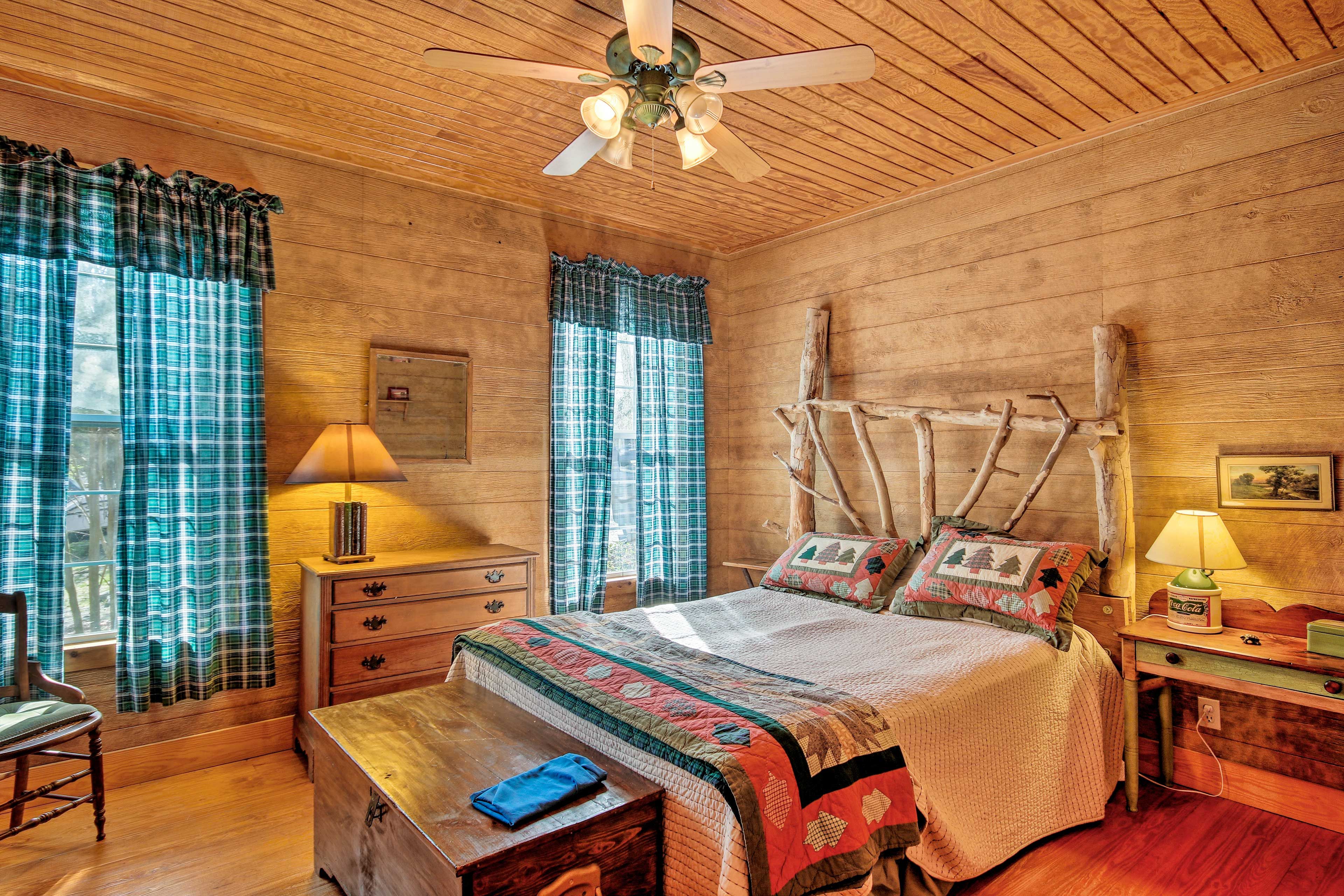 Bedroom 3 | Queen Bed