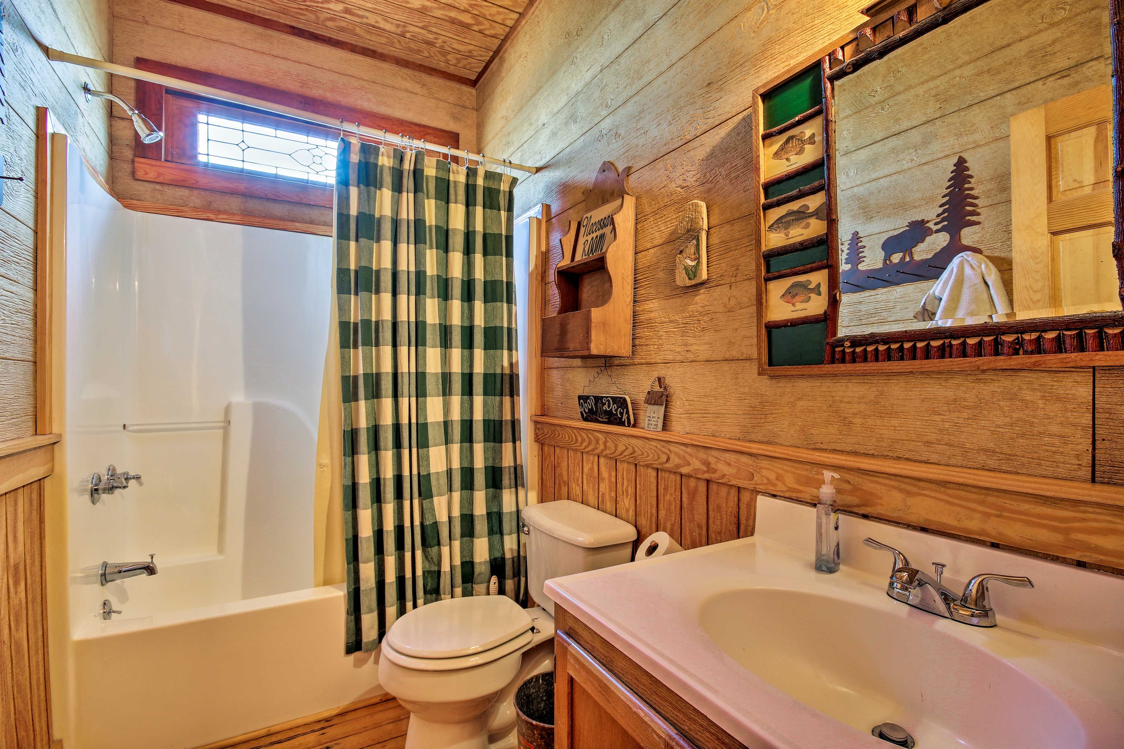 Full Bathroom | Complimentary Toiletries | Hair Dryer