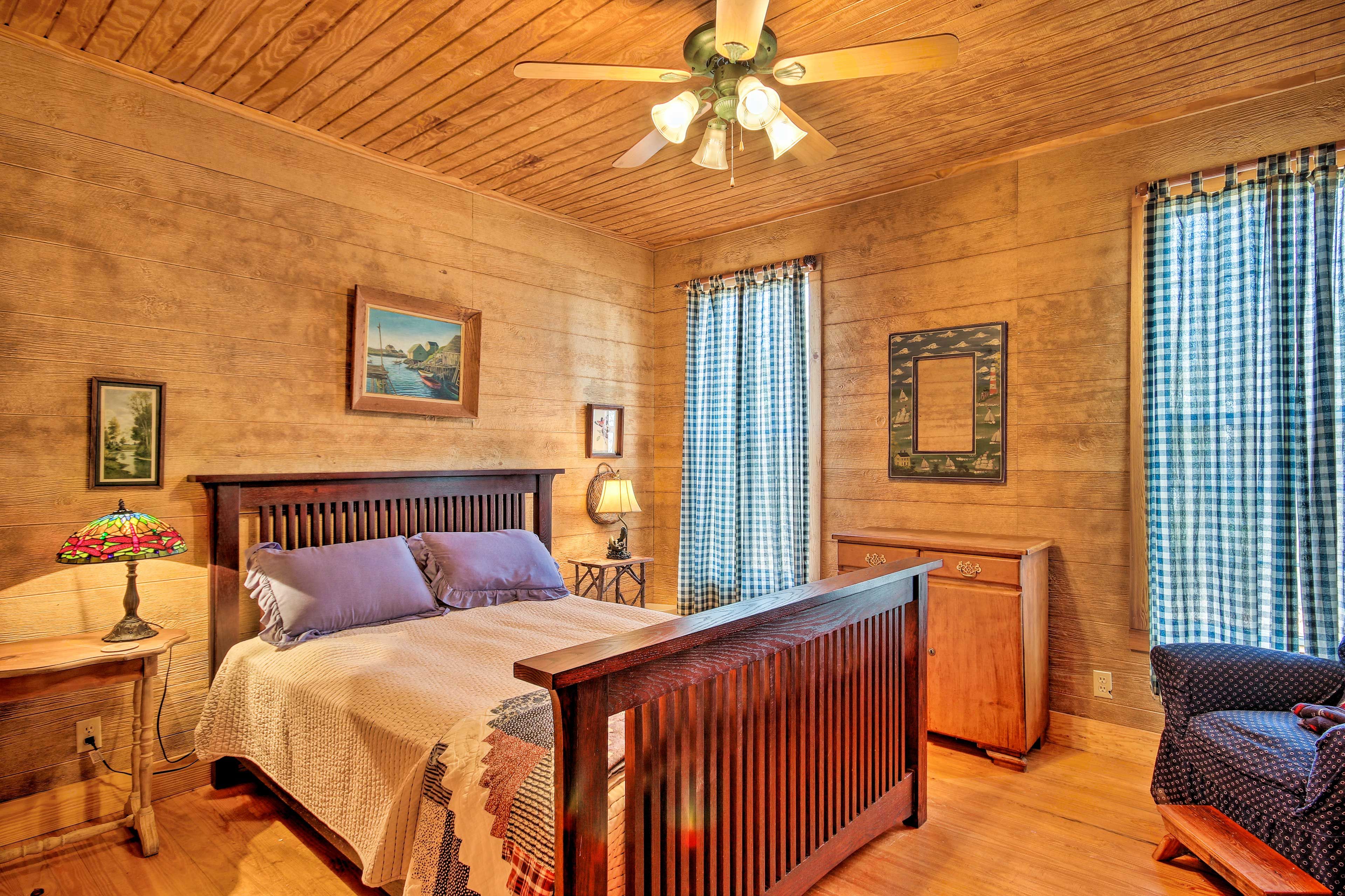 Bedroom 4 | Queen Bed