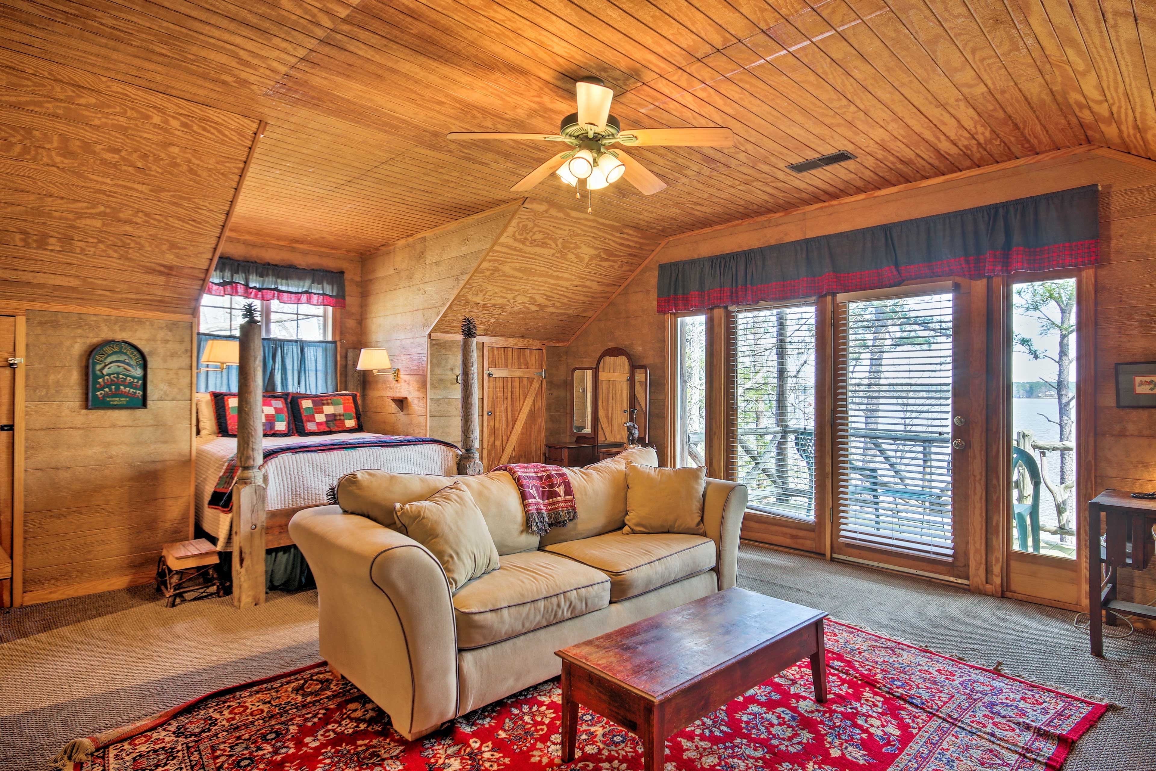 Bedroom 1 | Queen Bed | Sitting Area | Fireplace