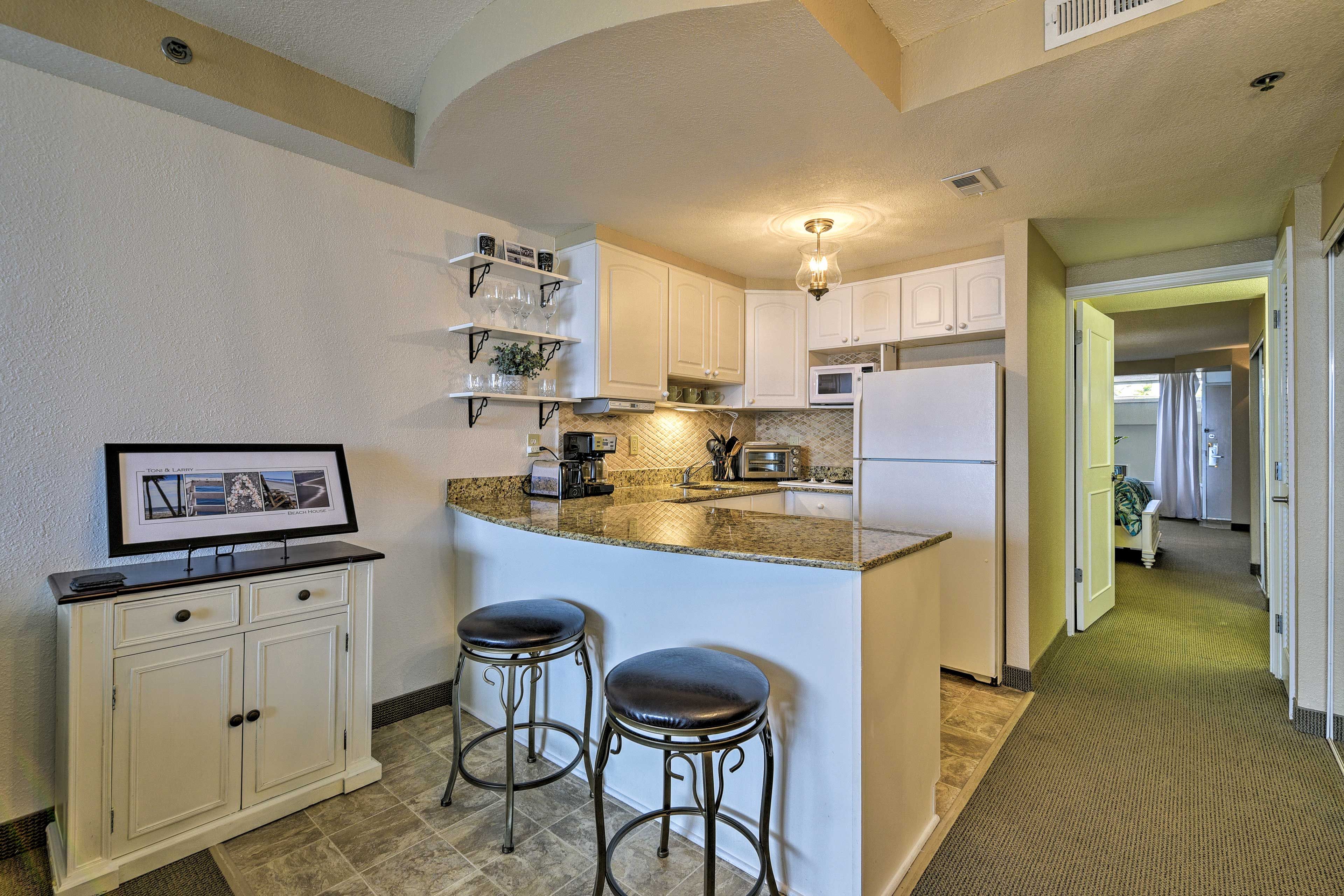 Enjoy a quick bite at the breakfast bar.