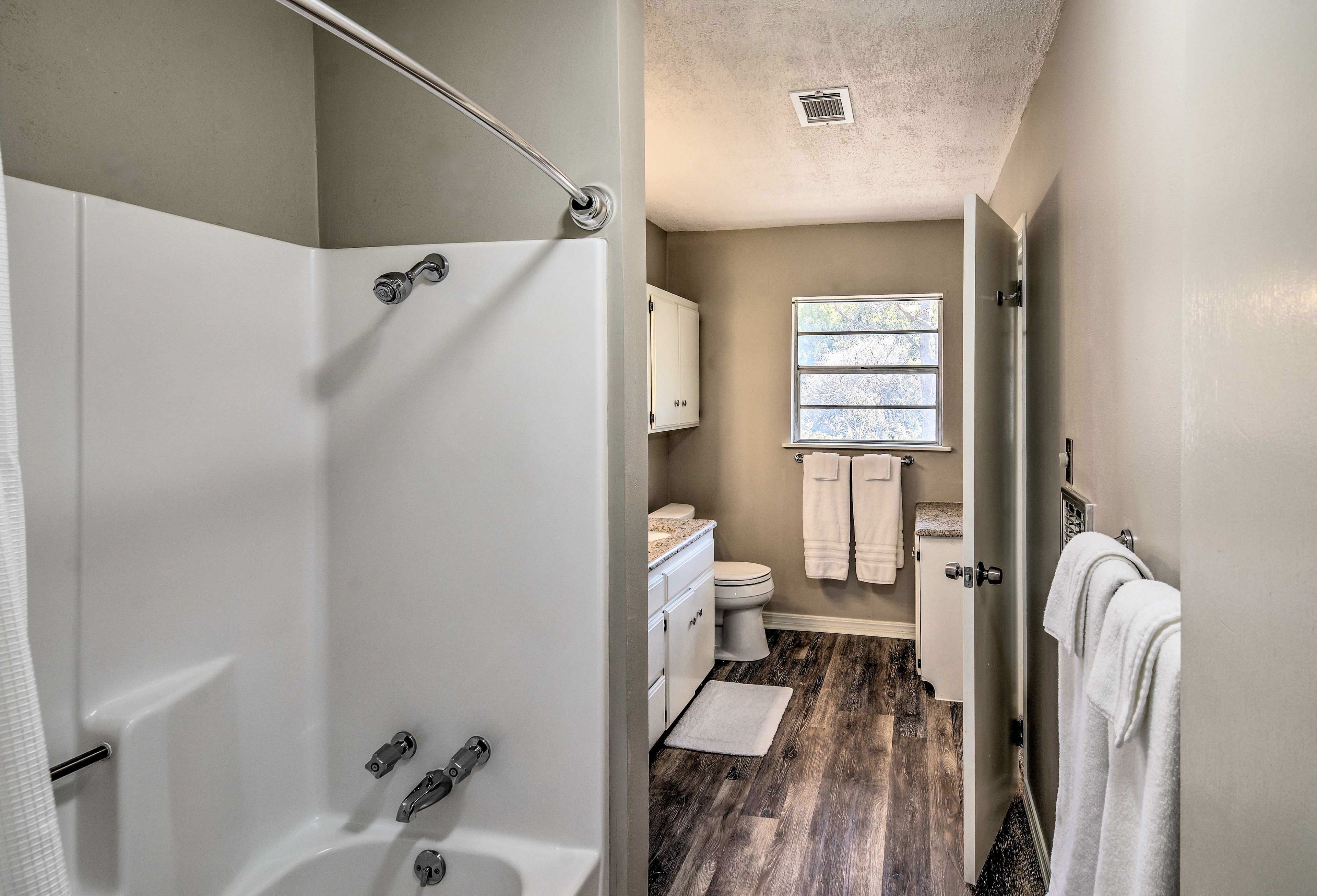 Full Bathroom | Towels & Linens Provided