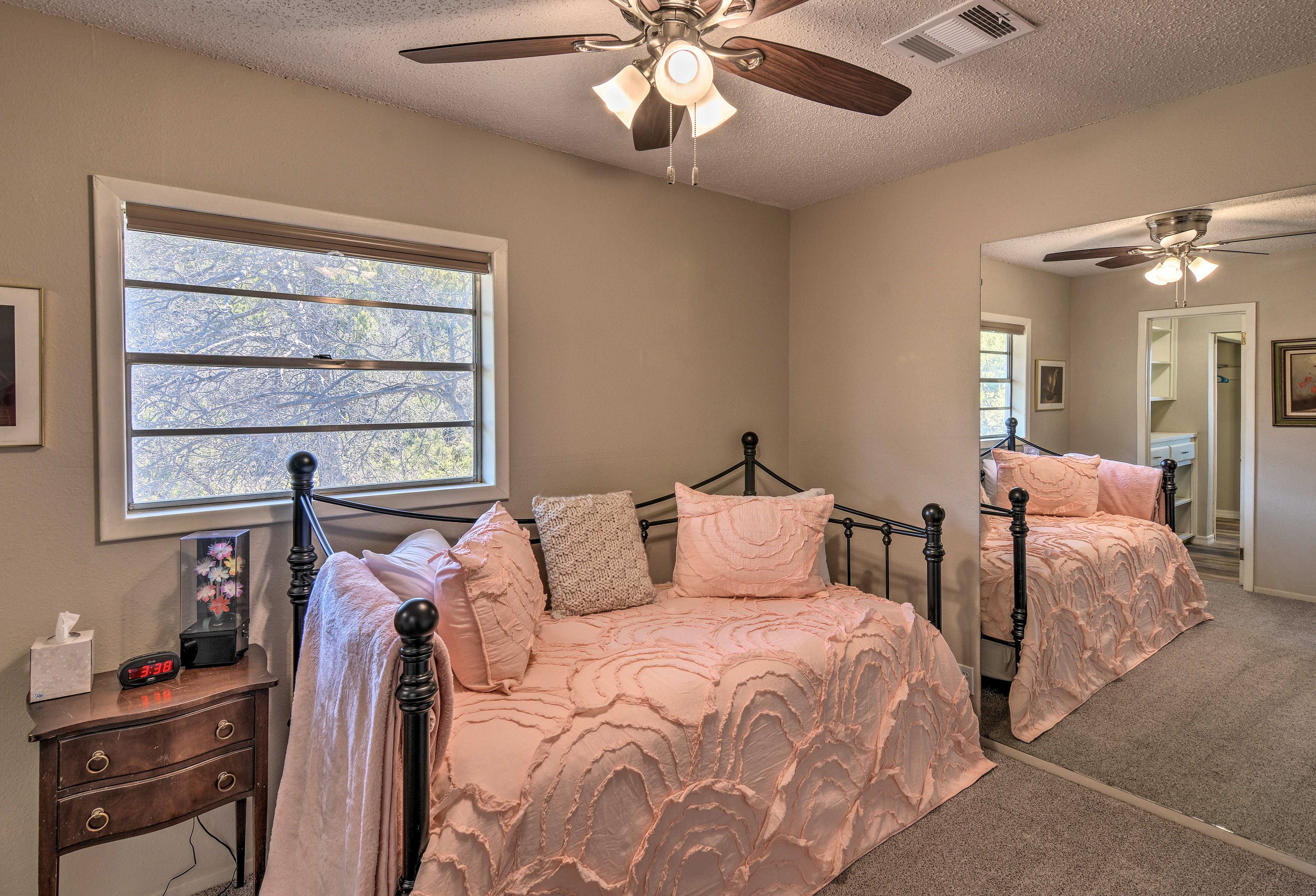 Bedroom 3 | Twin Daybed w/ Twin Trundle