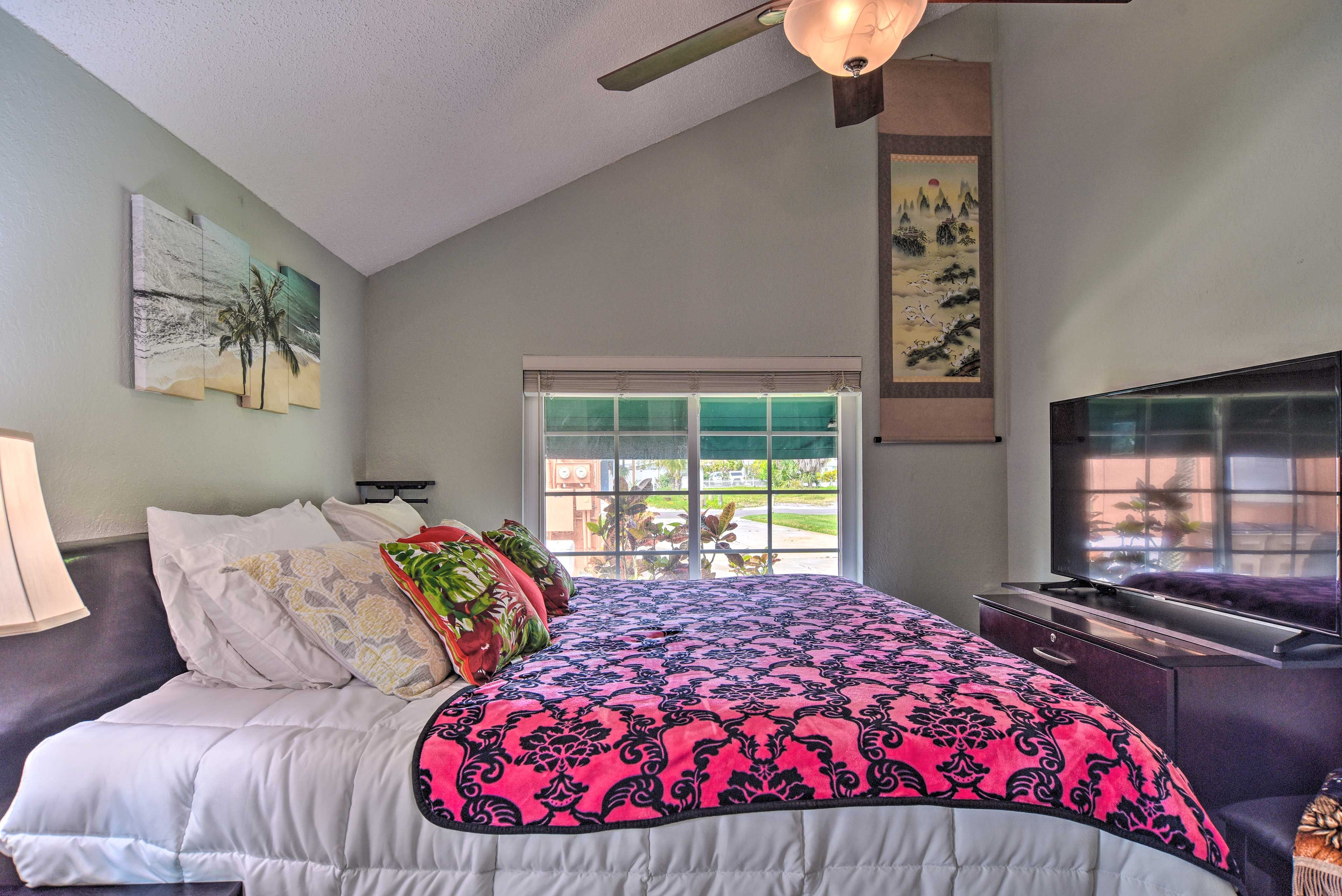 Bedroom 1 | King Bed