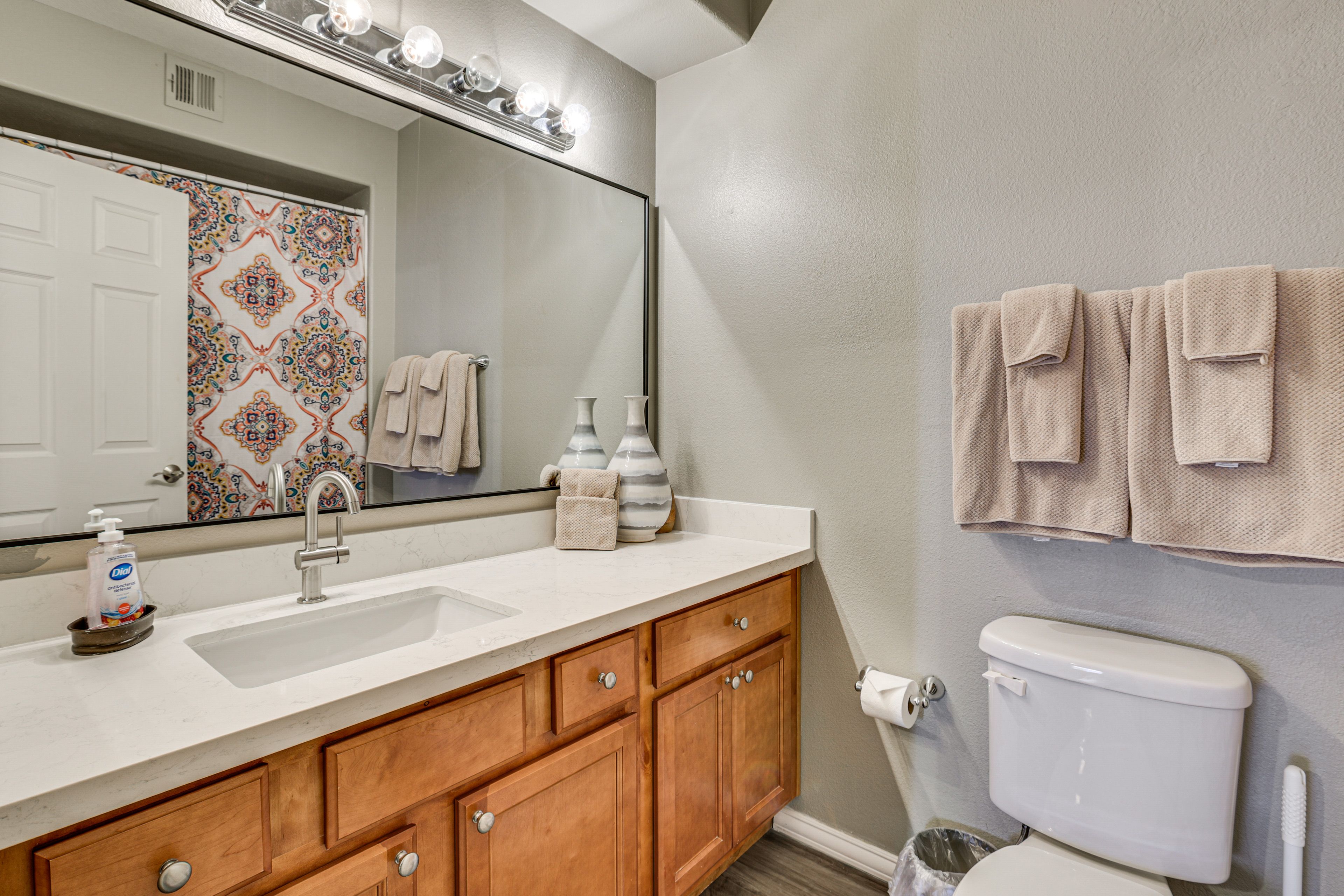 Full Bathroom | Towels | Hair Dryer