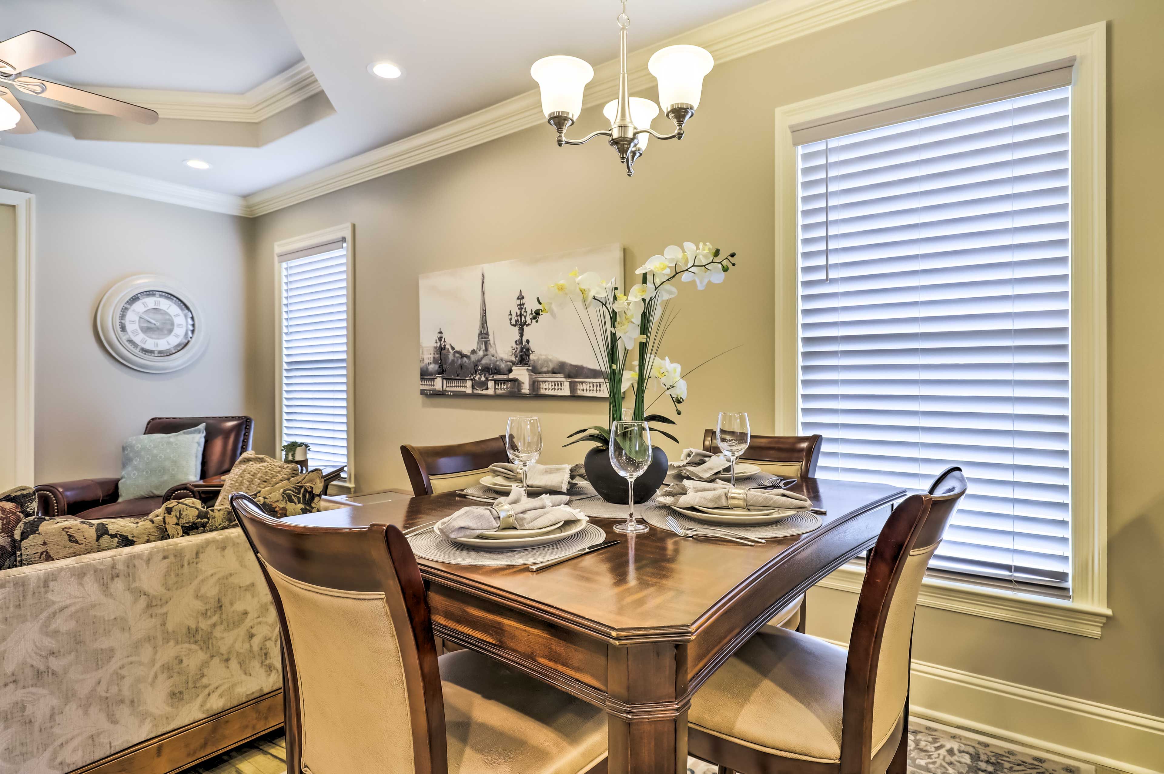Dining Area | Dishes & Flatware Provided