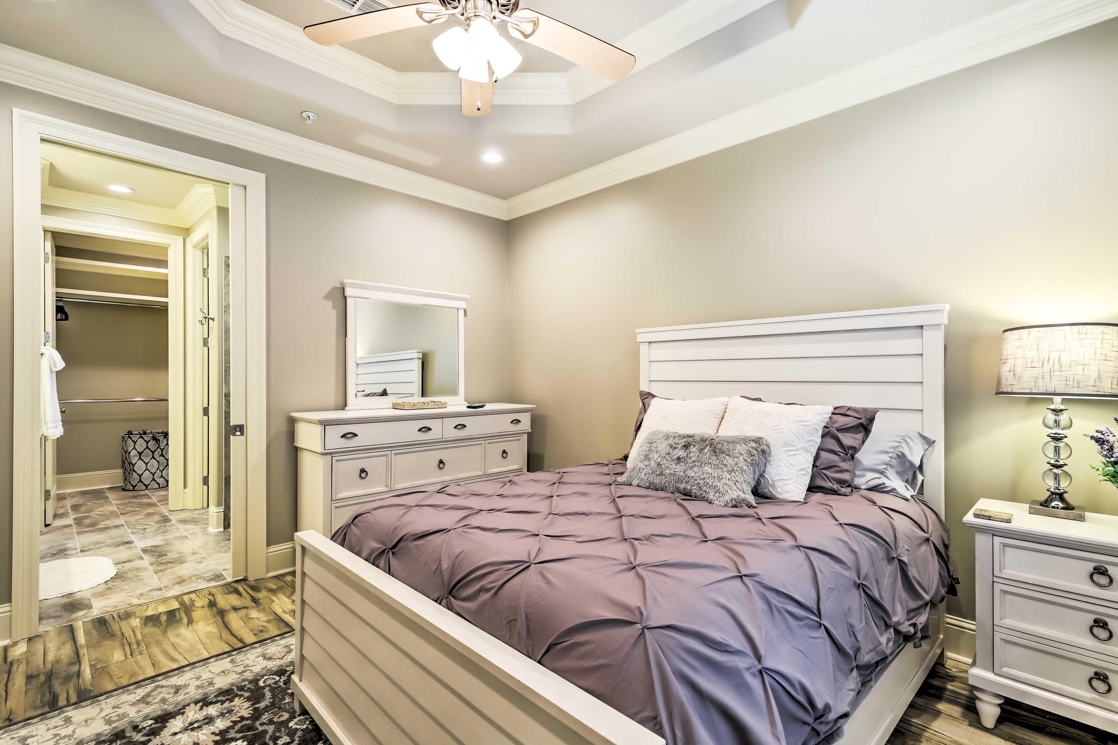 Bedroom 1 | Queen Bed | En-Suite Bathroom