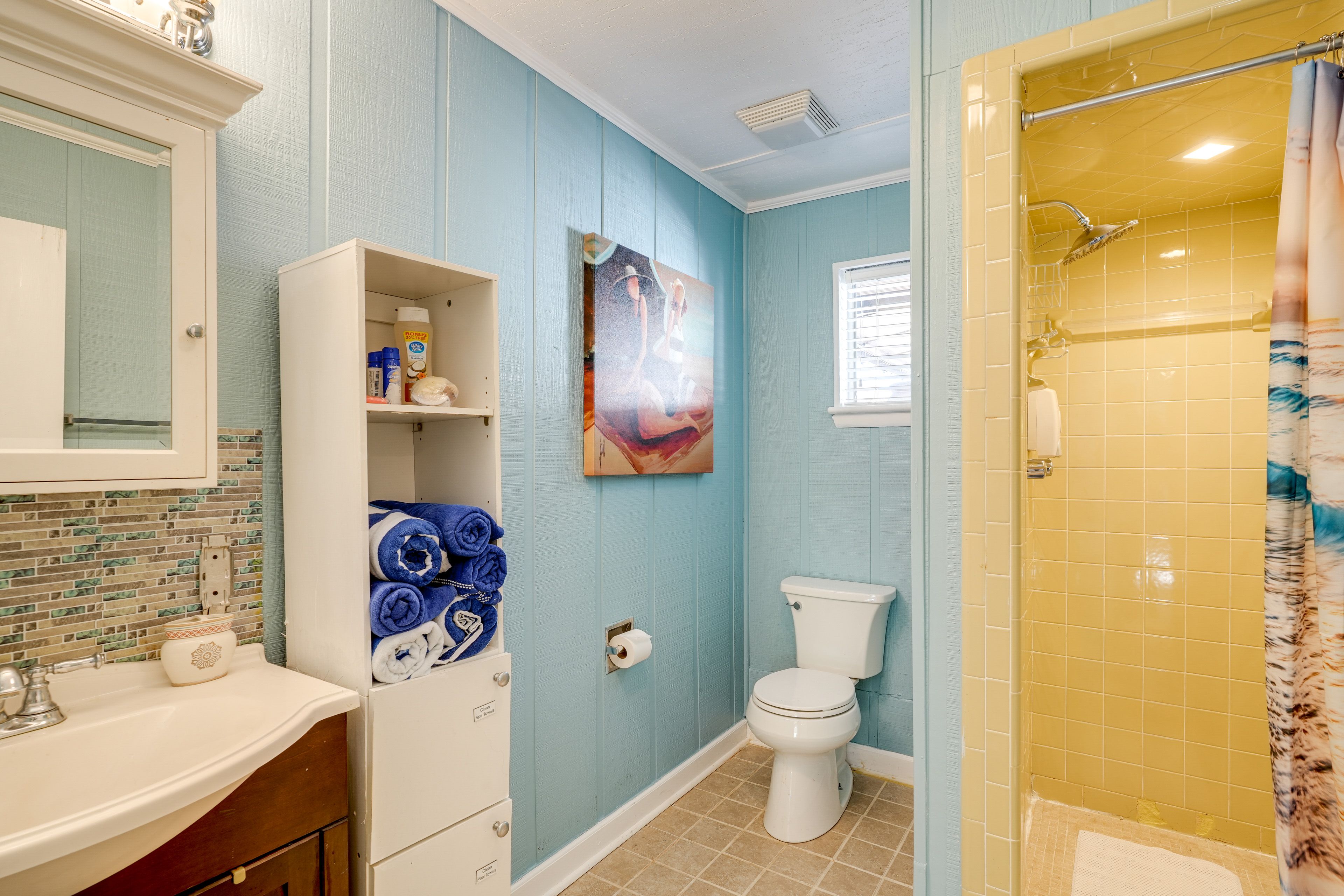 Bathroom | Towels Provided | Complimentary Toiletries | Hair Dryer