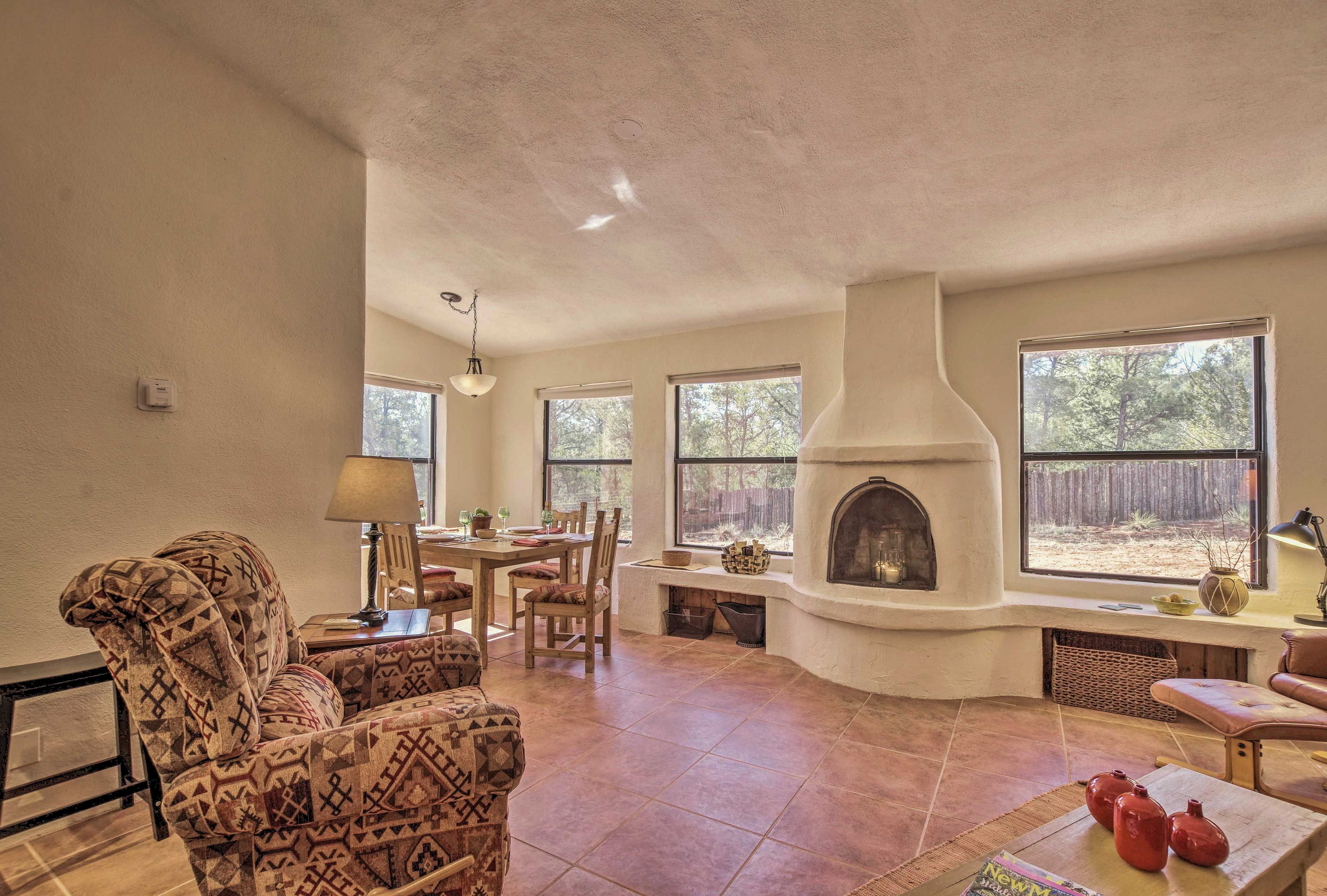 Living Room | Fireplace | Free WiFi