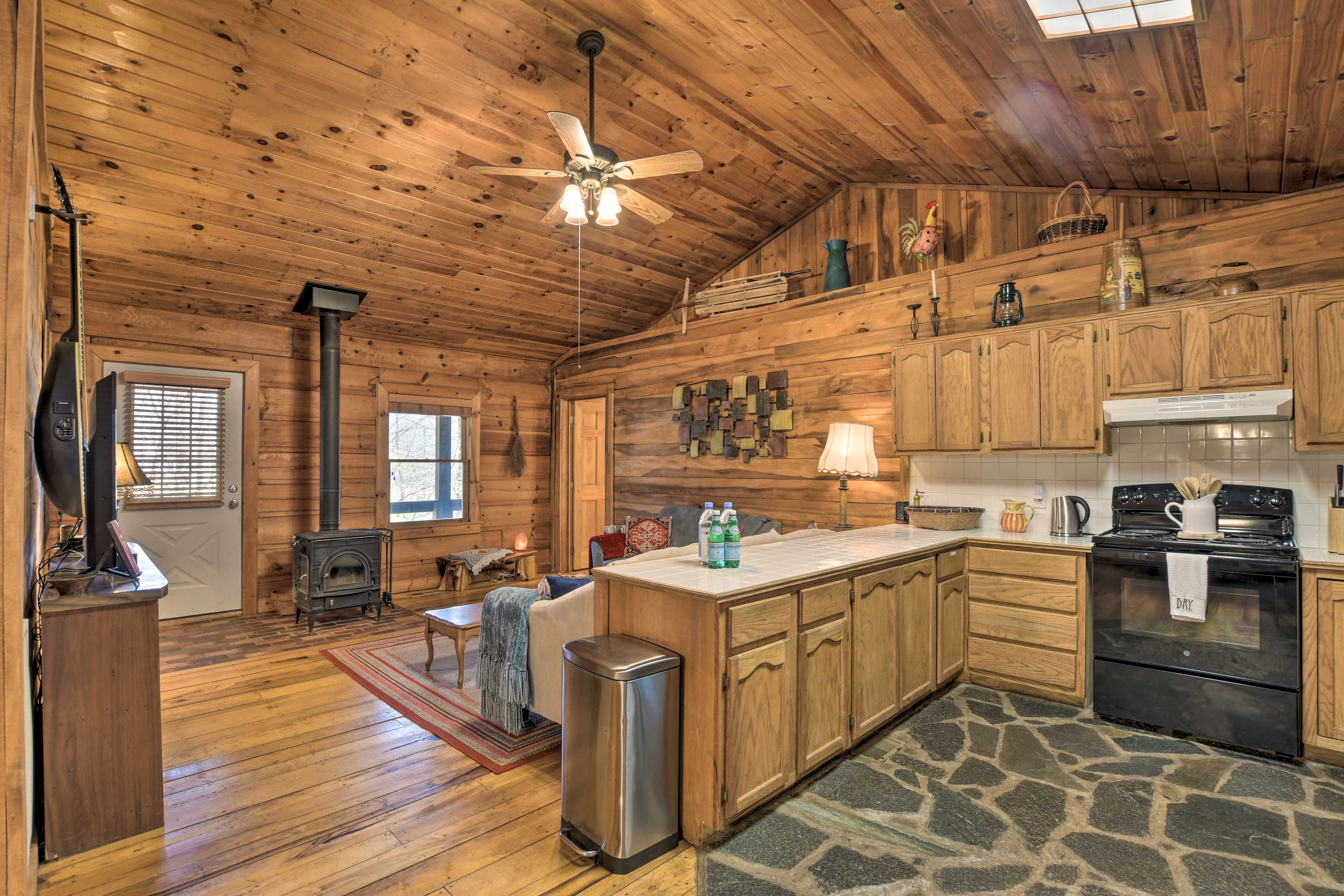 Kitchen | Fully Equipped w/ Cooking Basics
