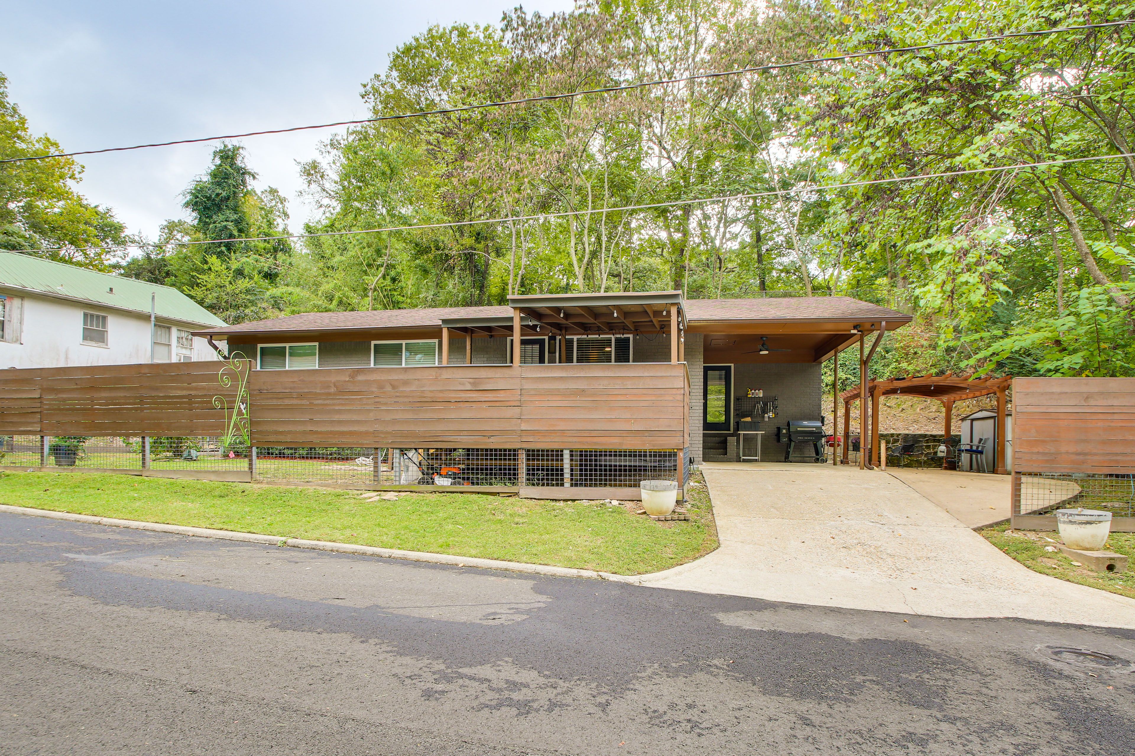 Parking | Carport (1 Vehicle) | Driveway (2 Vehicles)