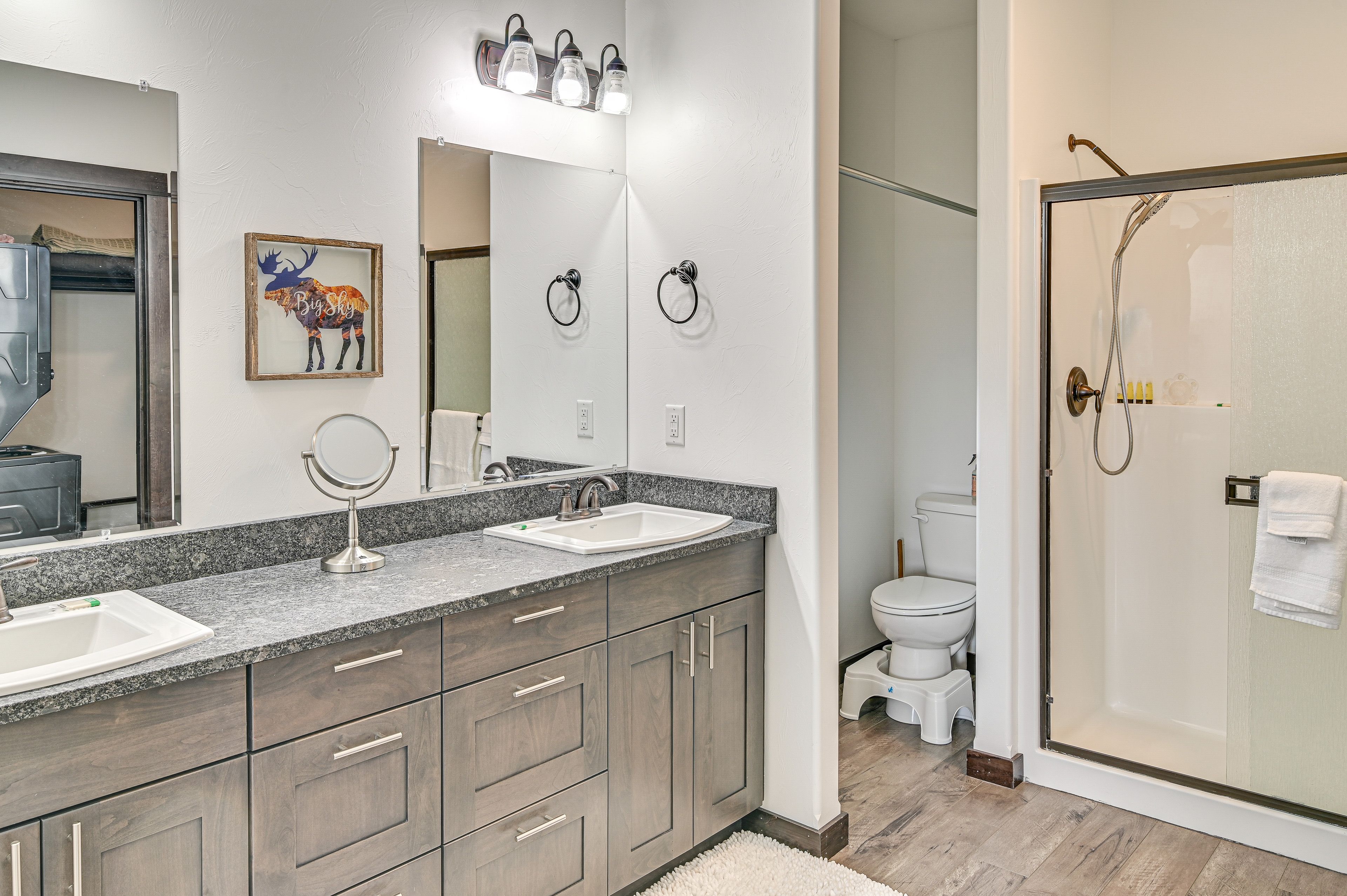 Full Bathroom | Complimentary Toiletries