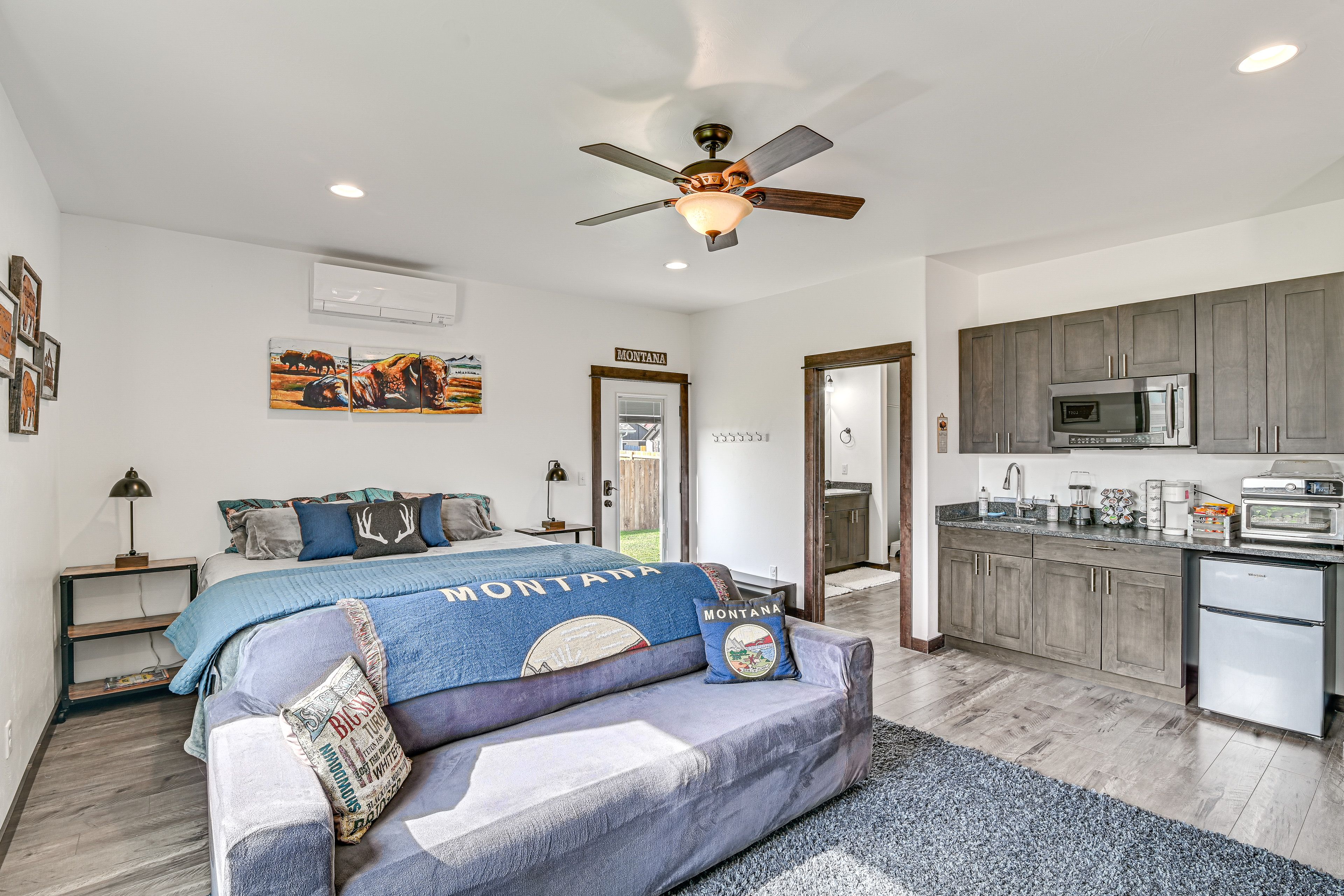 Living & Sleeping Area w/ Kitchenette