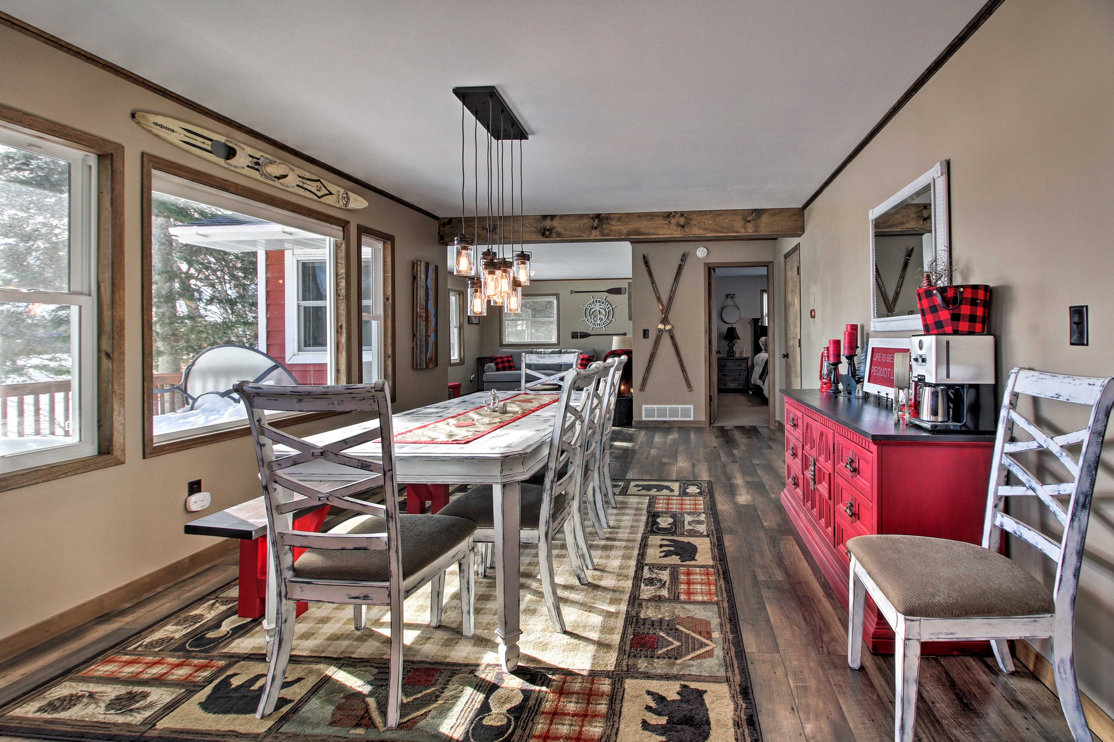 Dining Area | Dishes & Flatware Provided