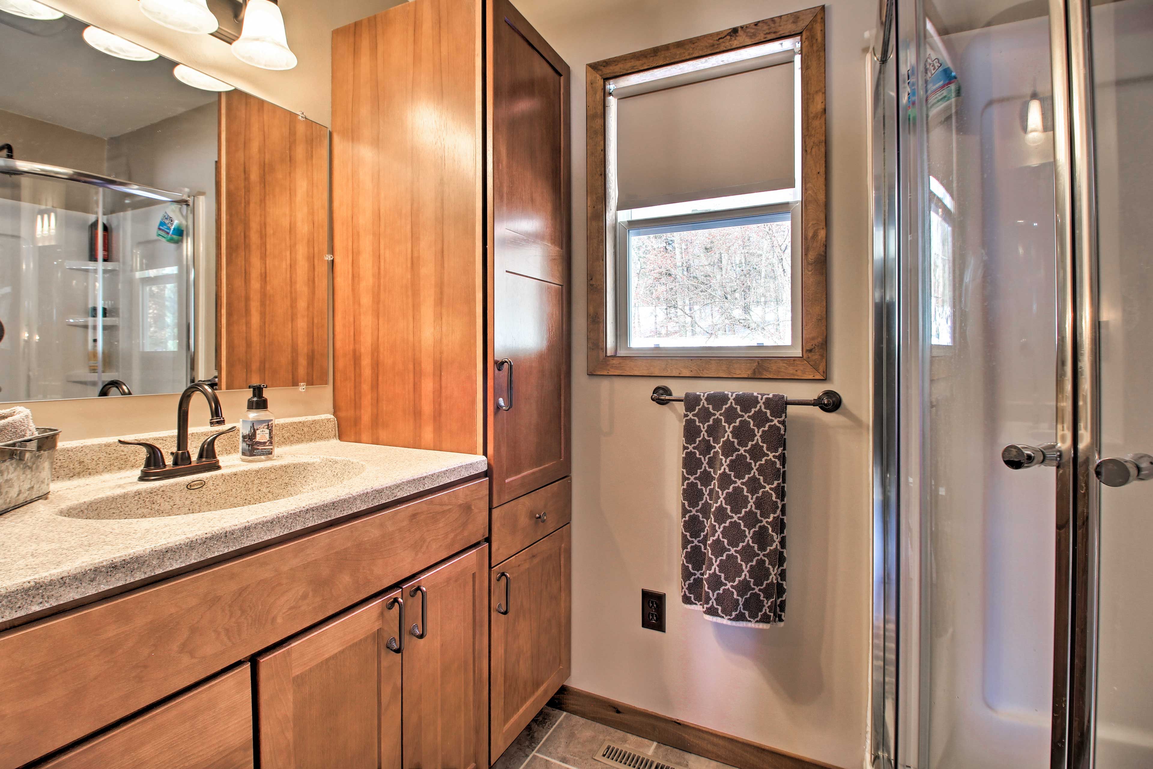 Full Bathroom | Towels & Linens Provided