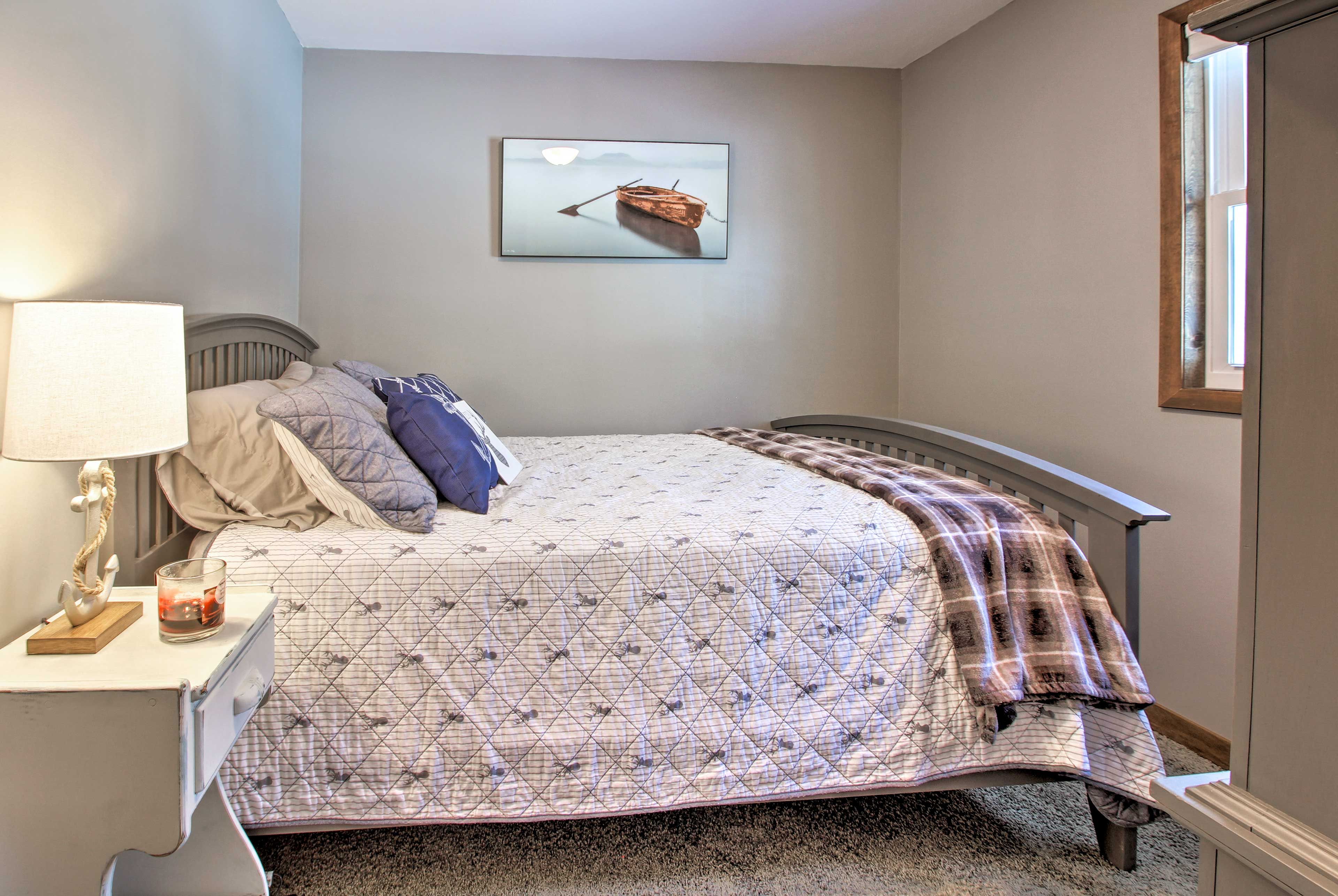 Bedroom 2 | Queen Bed