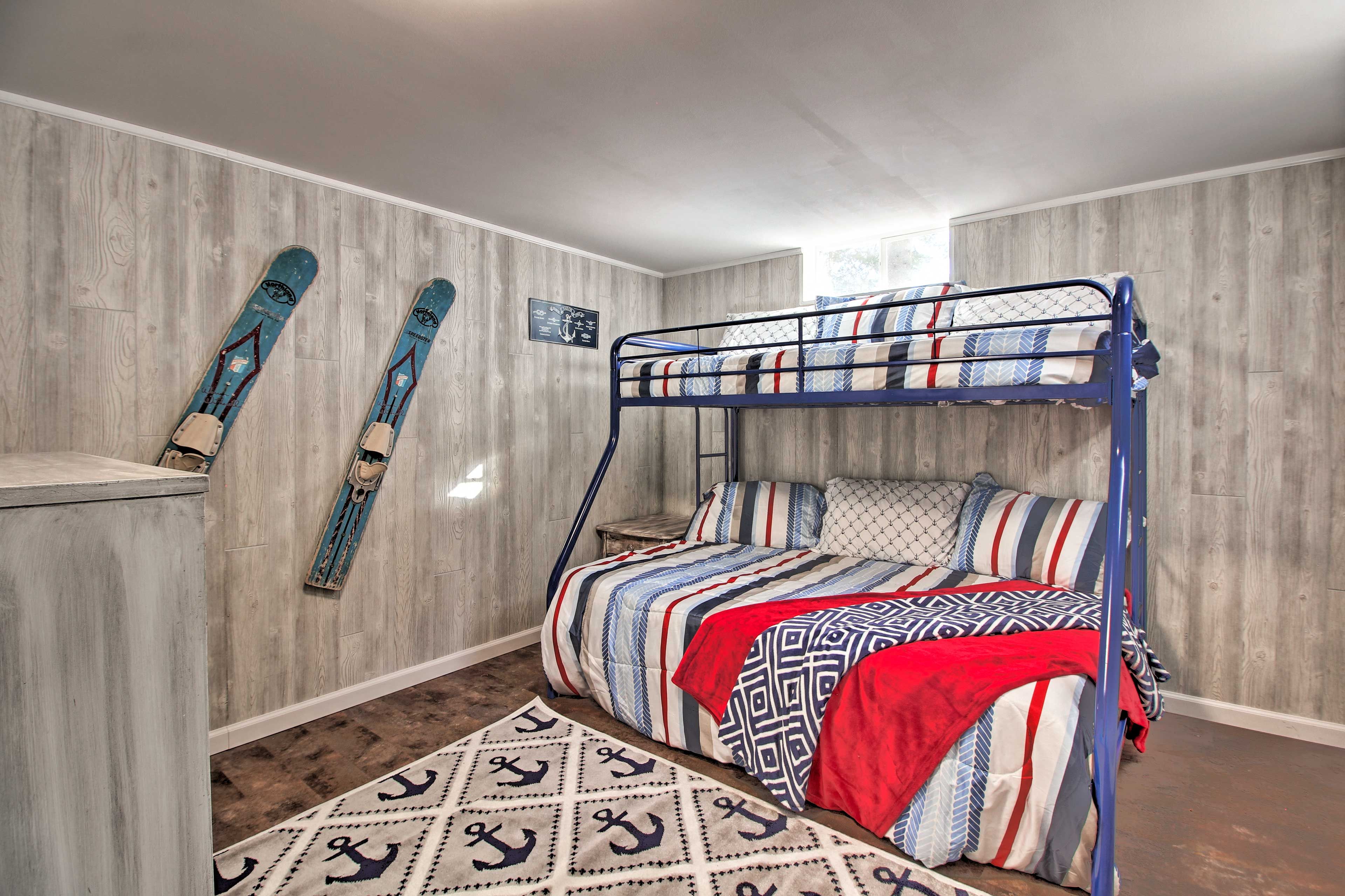 Bedroom 3 | Twin/Full Bunk Bed w/ Twin Trundle | Futon